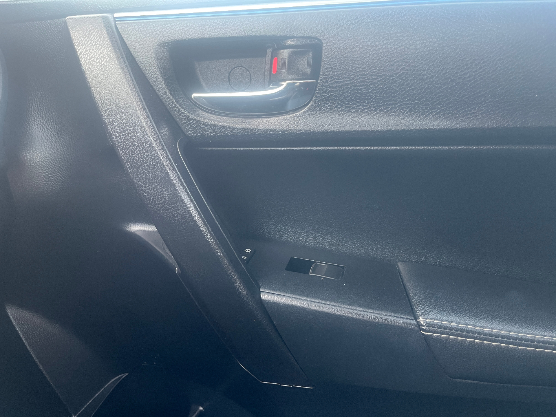 Used 2015 Toyota Corolla Sport in Blue for sale at B&P Auto Sales in Toronto & GTA — photo 24 of 25