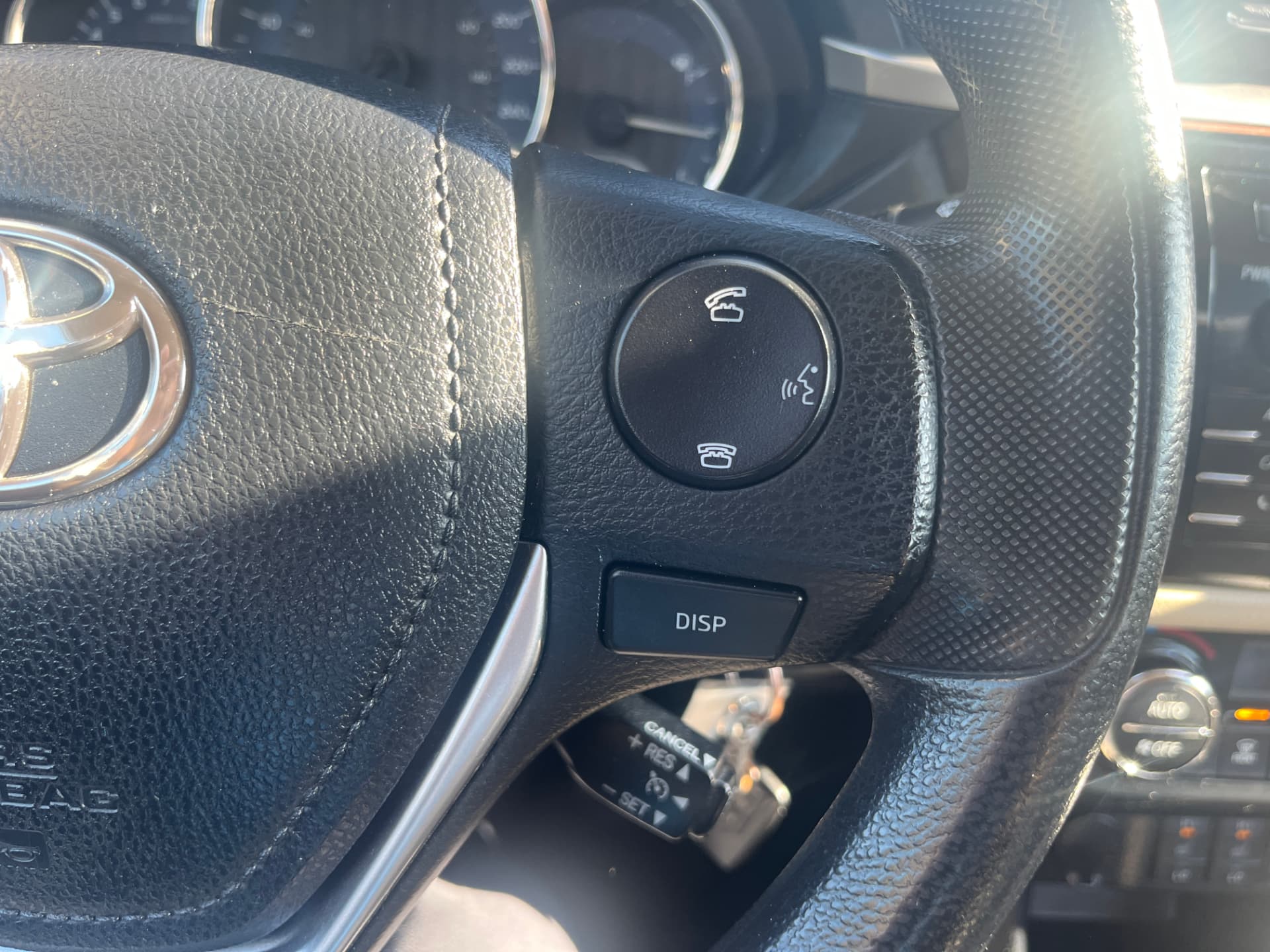 Used 2014 Toyota Corolla LE ECO in Brown for sale at B&P Auto Sales in Toronto & GTA — photo 11 of 23