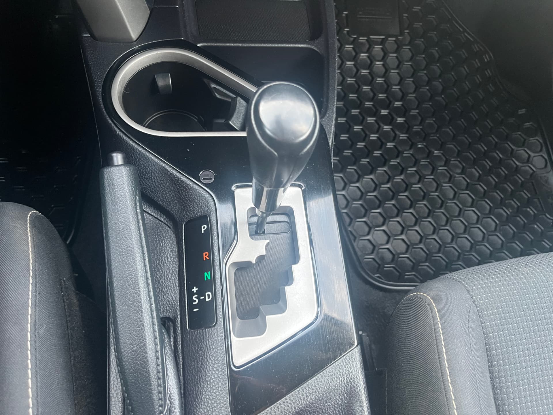 Used 2018 Toyota RAV4 XLE AWD in Gray for sale at B&P Auto Sales in Toronto & GTA — photo 17 of 25