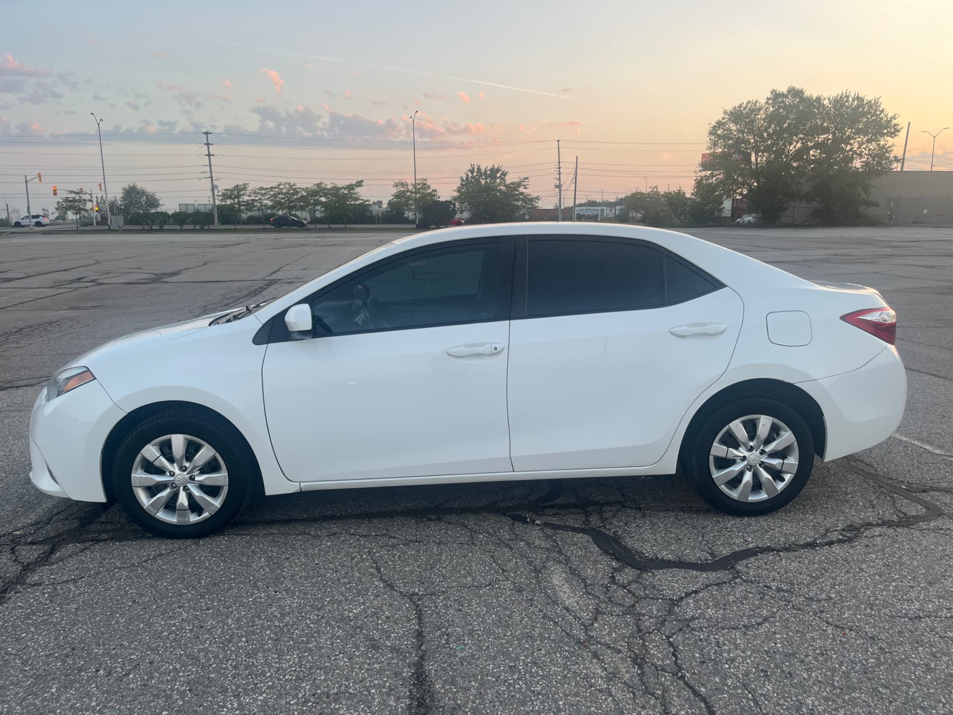 Used 2016 Toyota Corolla LE in White for sale at B&P Auto Sales in Toronto & GTA — photo 4 of 24