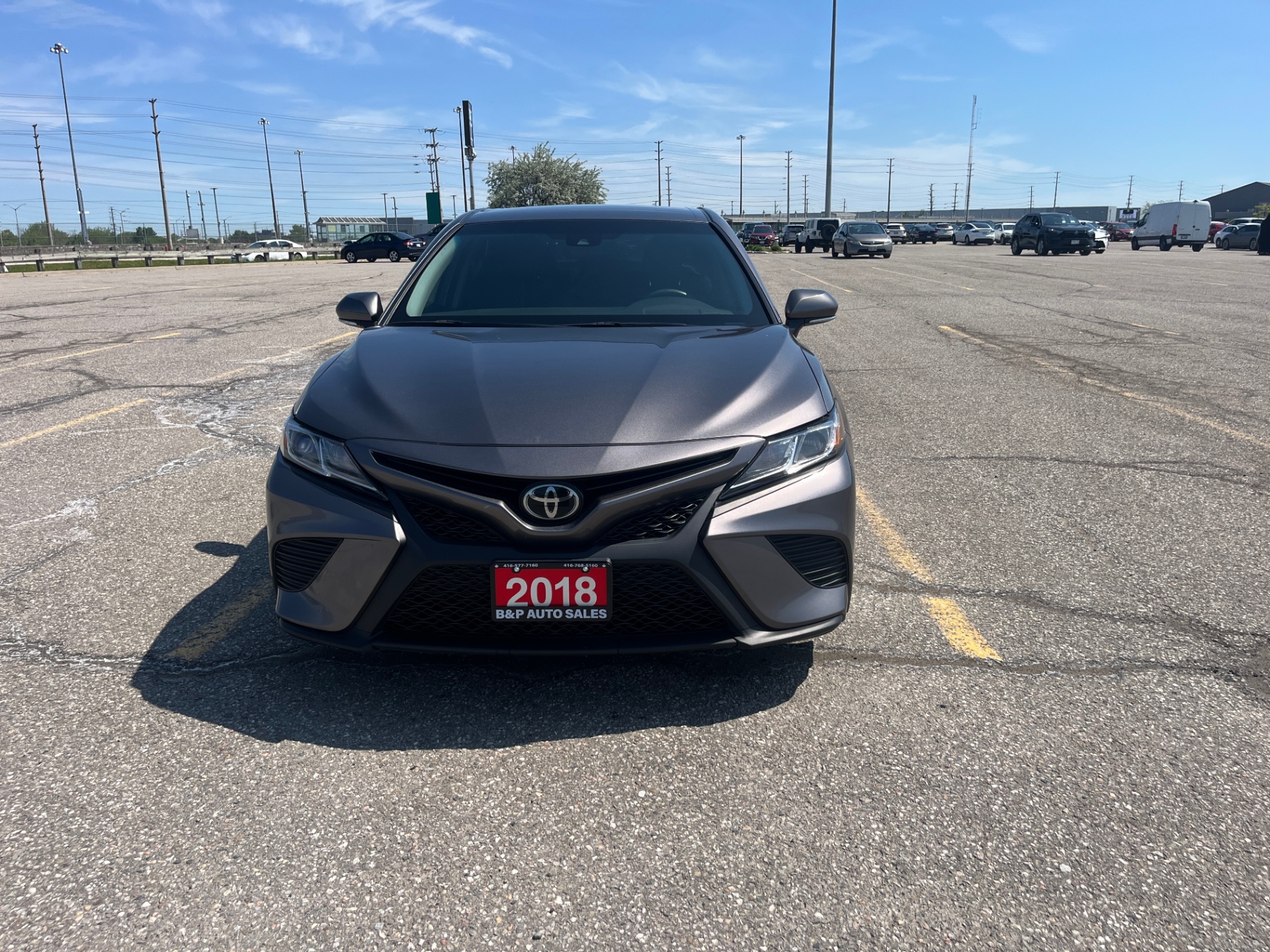 Used 2018 Toyota Camry SE in Gray for sale at B&P Auto Sales in Toronto & GTA — photo 3 of 24
