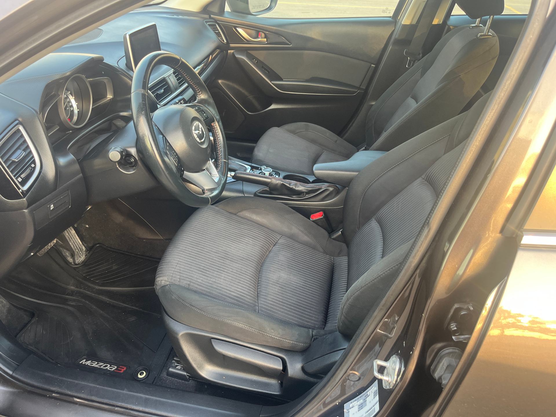 Used 2015 Mazda 3 GS-SKY HB SPORT in Brown for sale at B&P Auto Sales in Toronto & GTA — photo 10 of 25