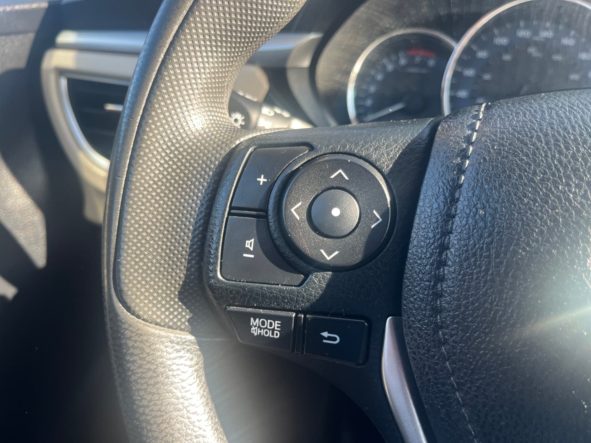 Used 2014 Toyota Corolla LE ECO in Brown for sale at B&P Auto Sales in Toronto & GTA — photo 12 of 23