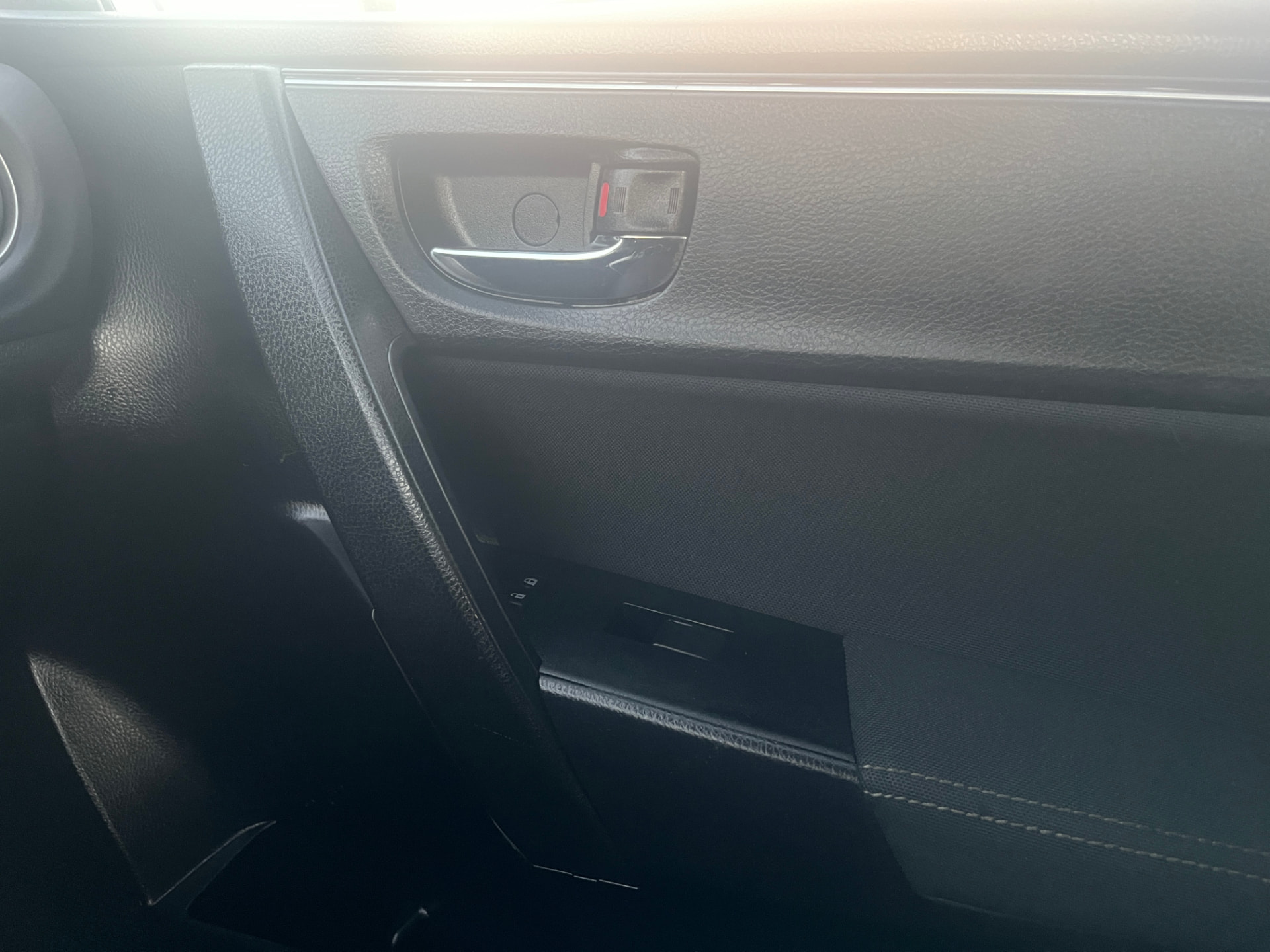 Used 2017 Toyota Corolla LE in Gray for sale at B&P Auto Sales in Toronto & GTA — photo 21 of 23