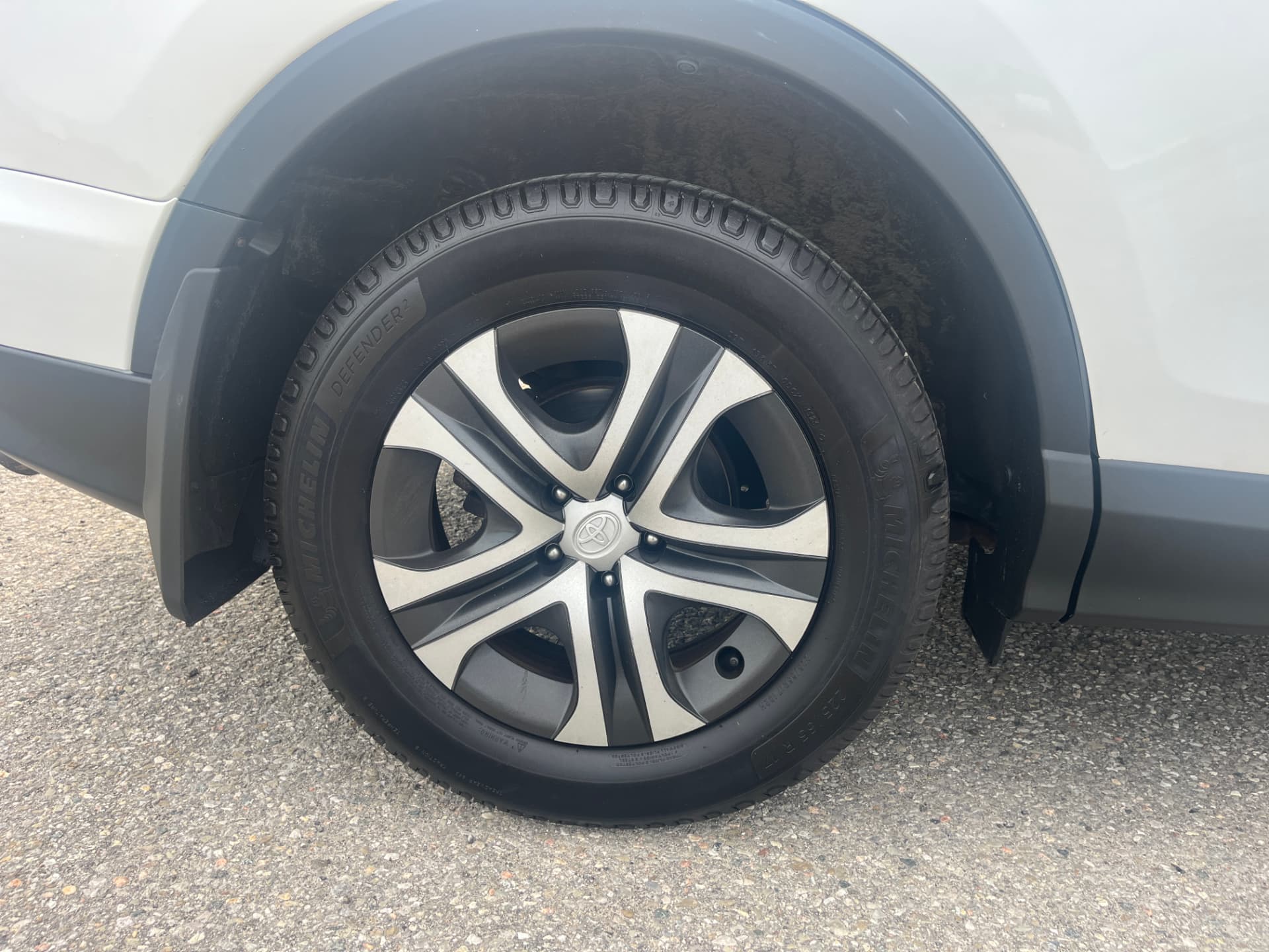 Used 2016 Toyota RAV4 LE in White for sale at B&P Auto Sales in Toronto & GTA — photo 21 of 24