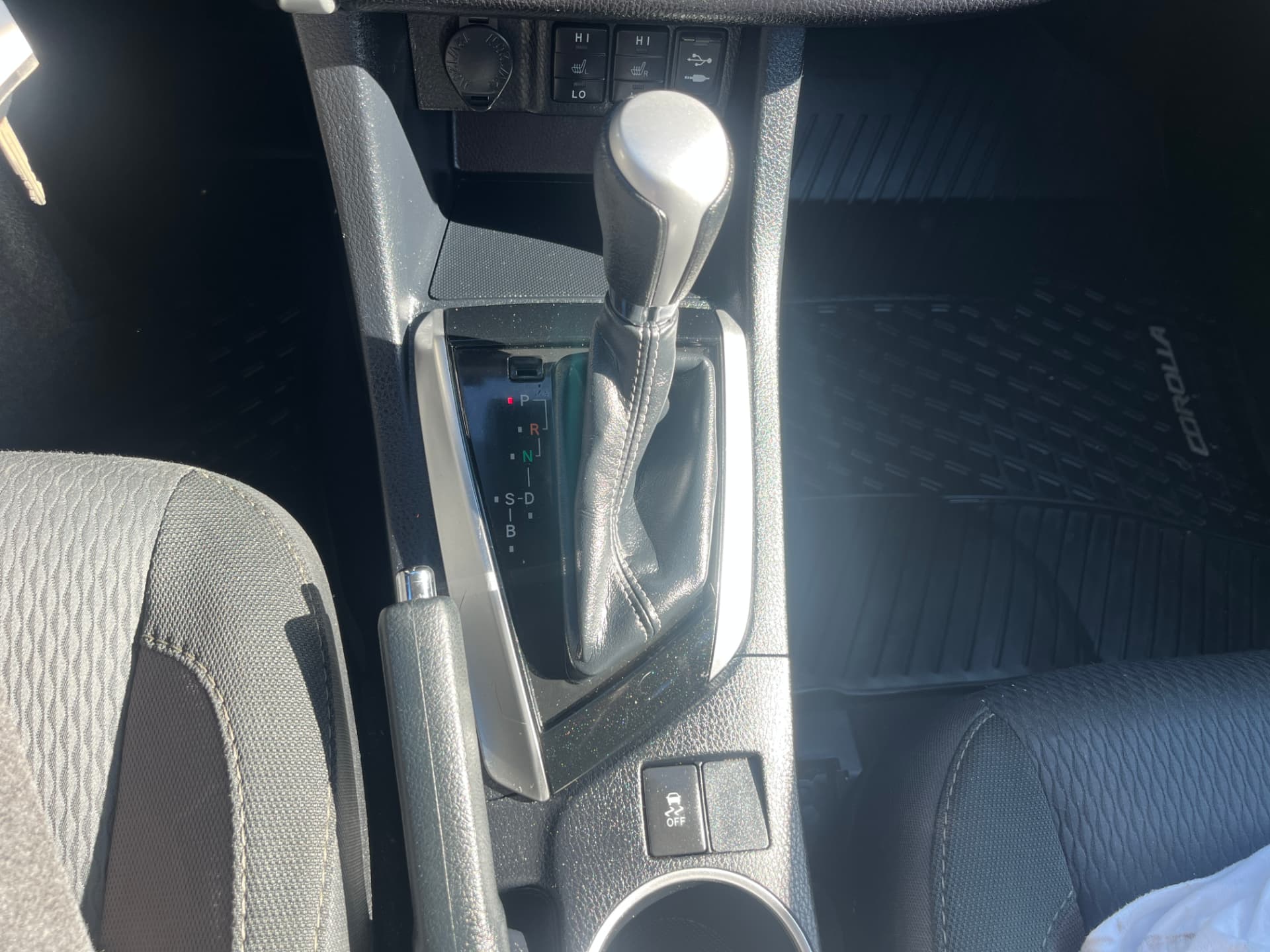 Used 2018 Toyota Corolla LE in Black for sale at B&P Auto Sales in Toronto & GTA — photo 16 of 24