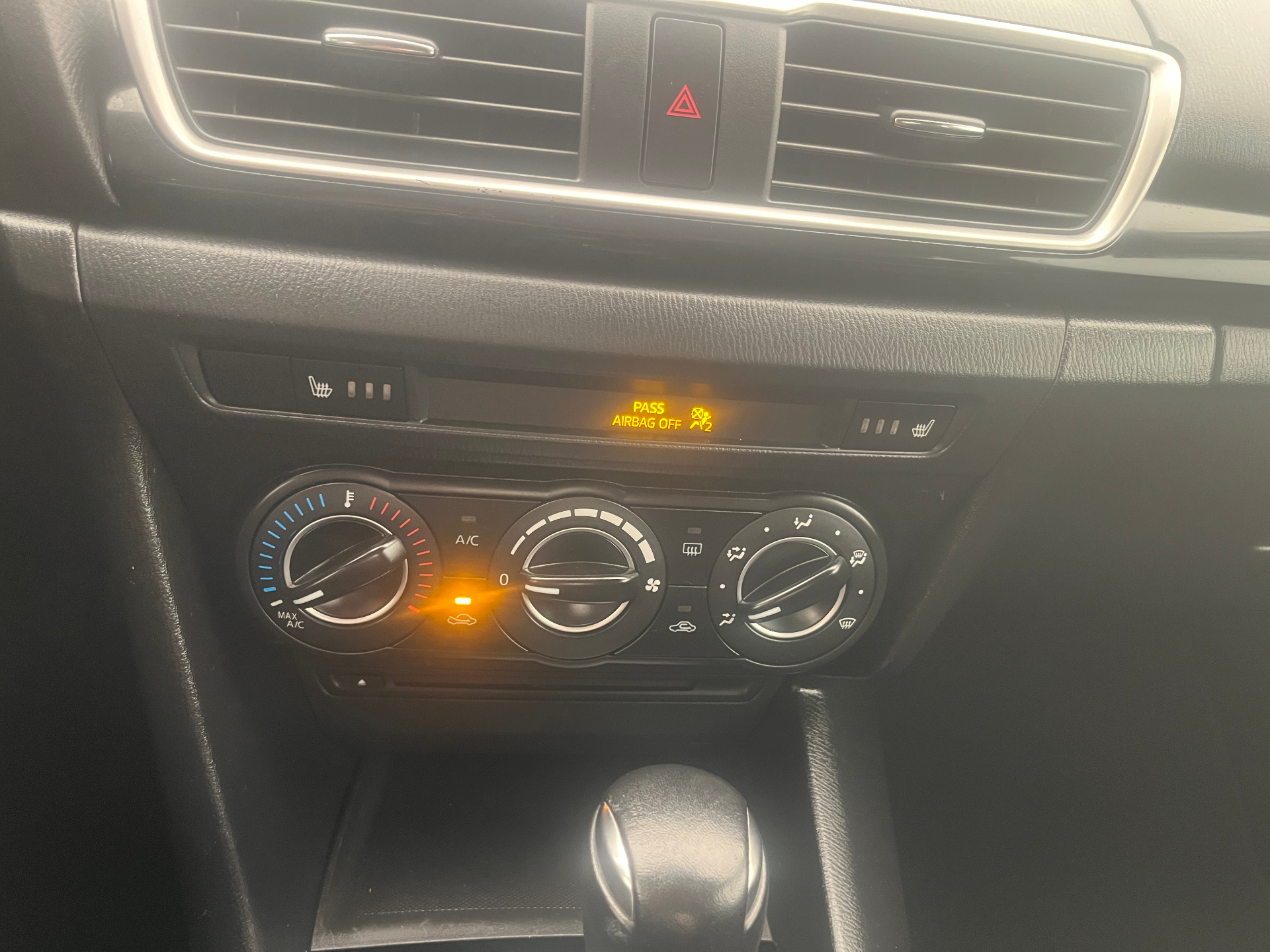 Used 2015 Mazda 3 GS-SKY in White for sale at B&P Auto Sales in Toronto & GTA — photo 15 of 25