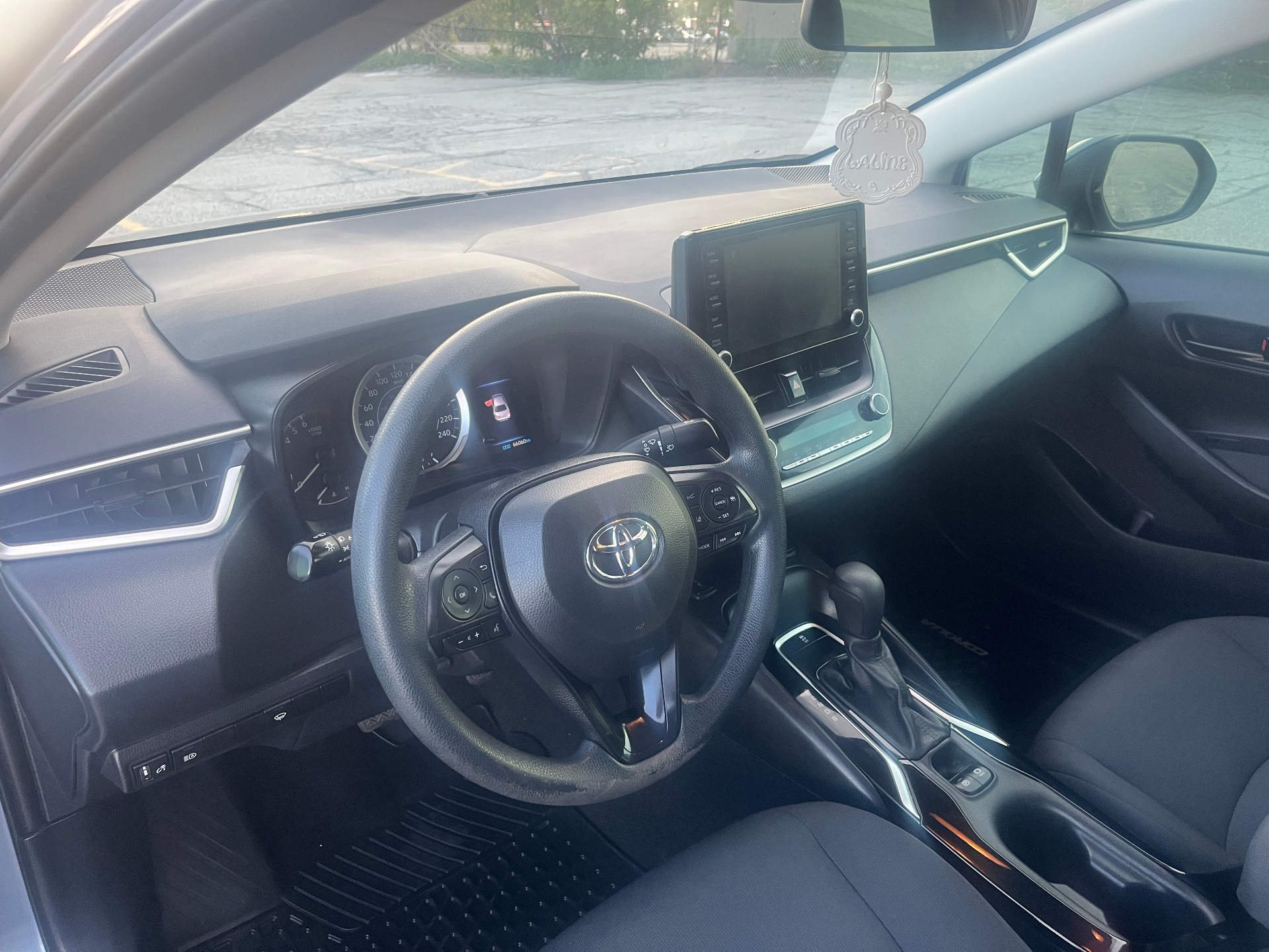 Used 2022 Toyota Corolla LE in Gray for sale at B&P Auto Sales in Toronto & GTA — photo 10 of 23