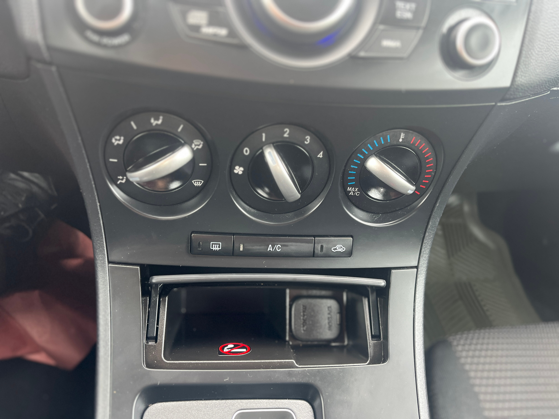 Used 2013 Mazda 3 GS in Dark Gray for sale at B&P Auto Sales in Toronto & GTA — photo 13 of 21