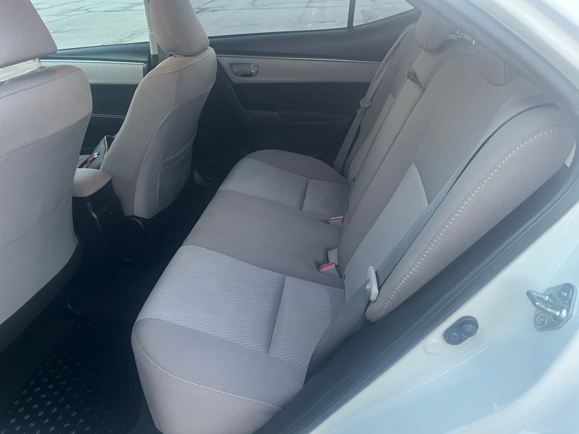 Used 2016 Toyota Corolla LE in White for sale at B&P Auto Sales in Toronto & GTA — photo 18 of 24