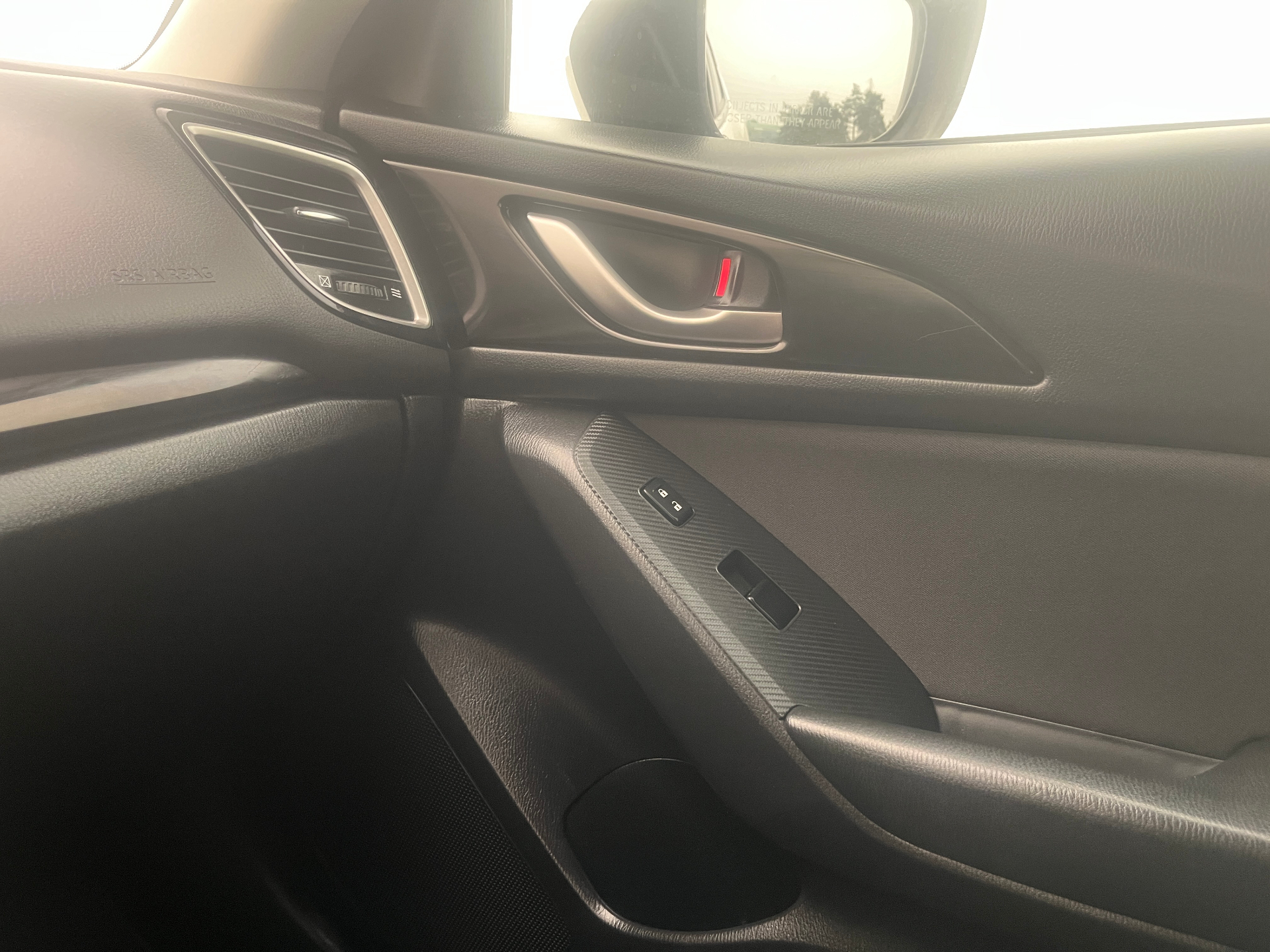 Used 2015 Mazda 3 GS-SKY in White for sale at B&P Auto Sales in Toronto & GTA — photo 24 of 25