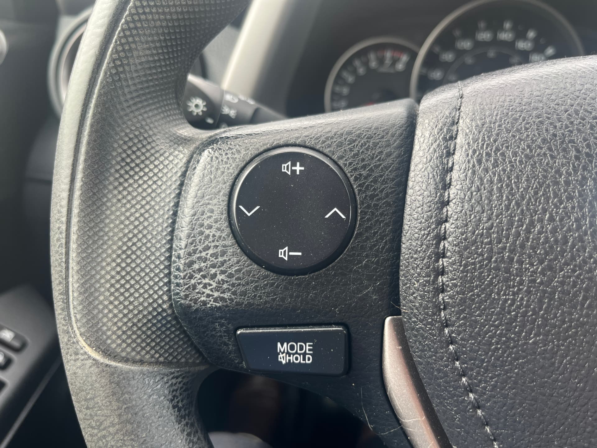 Used 2016 Toyota RAV4 LE in White for sale at B&P Auto Sales in Toronto & GTA — photo 11 of 24
