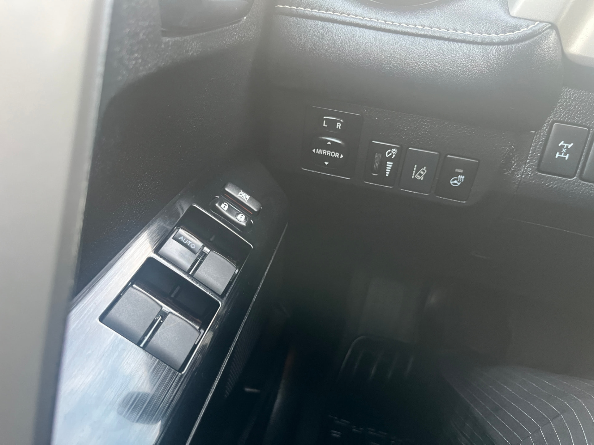 Used 2018 Toyota RAV4 XLE AWD in Gray for sale at B&P Auto Sales in Toronto & GTA — photo 23 of 25