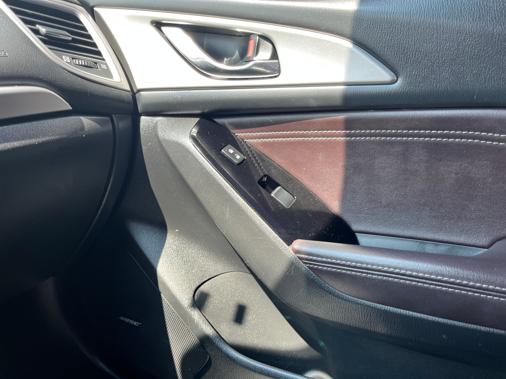 Used 2018 Mazda Mazda 3 SE in Red for sale at B&P Auto Sales in Toronto & GTA — photo 22 of 24