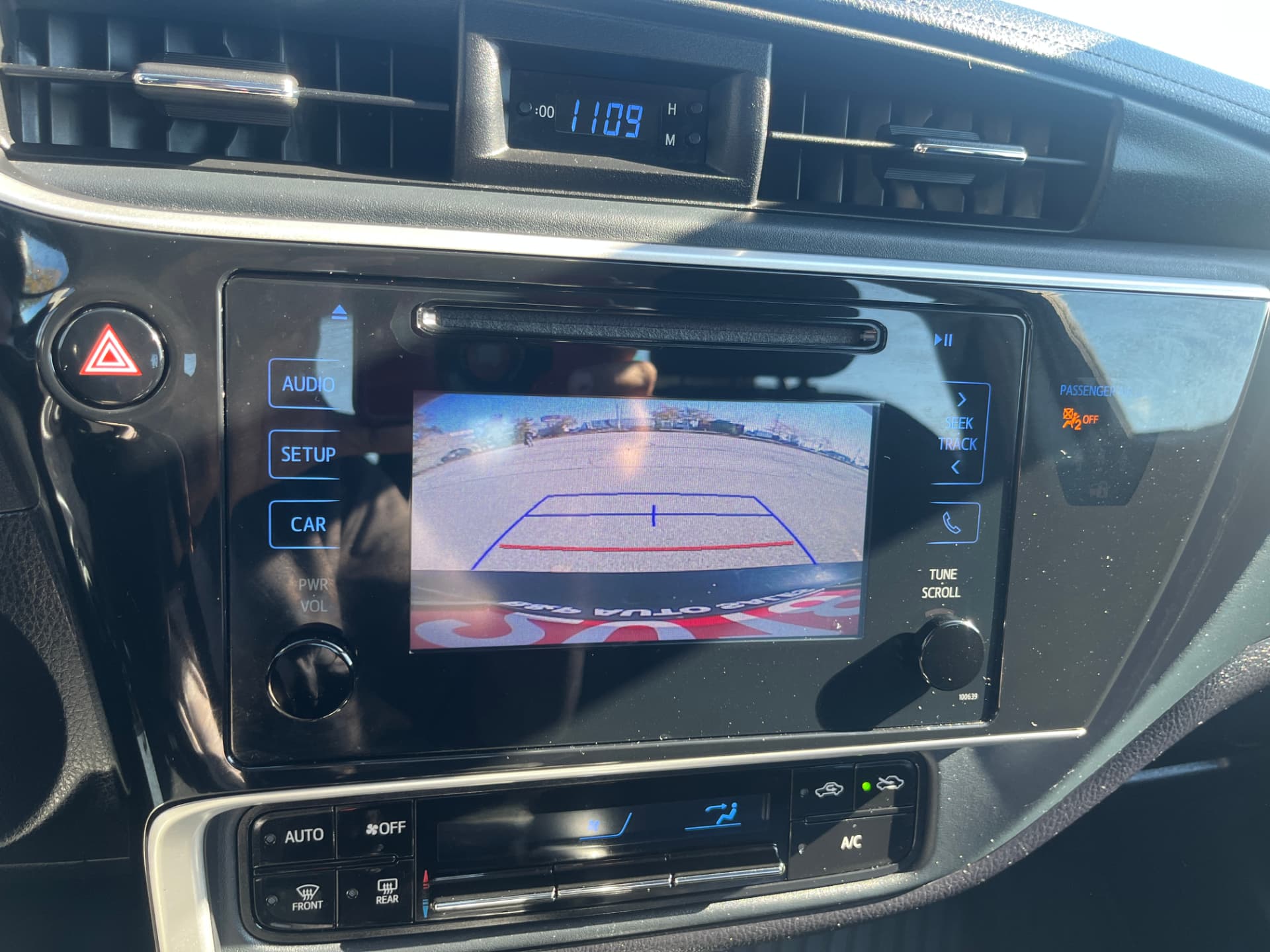 Used 2018 Toyota Corolla LE in Black for sale at B&P Auto Sales in Toronto & GTA — photo 17 of 24