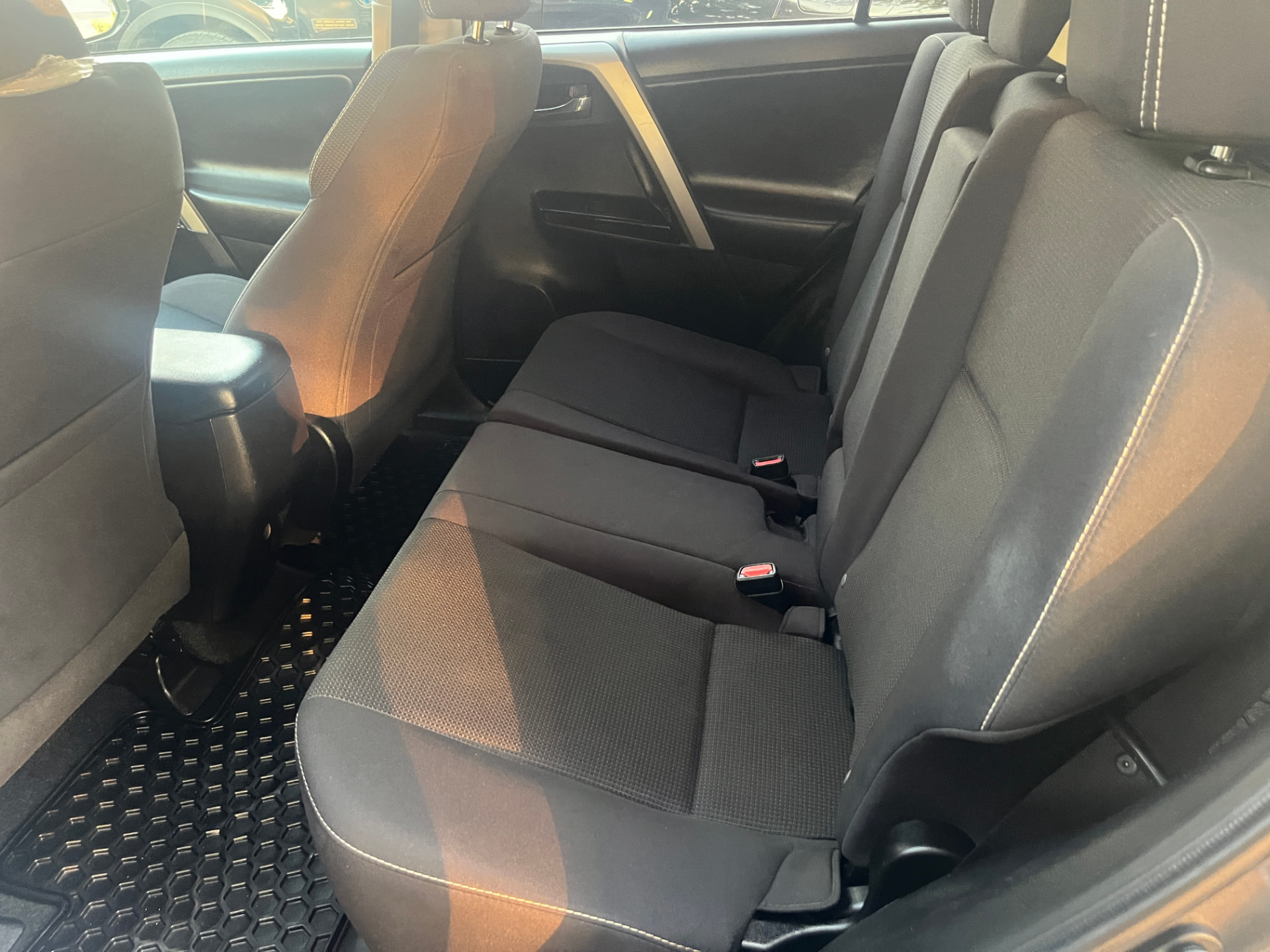 Used 2018 Toyota RAV4 XLE AWD in Gray for sale at B&P Auto Sales in Toronto & GTA — photo 20 of 25