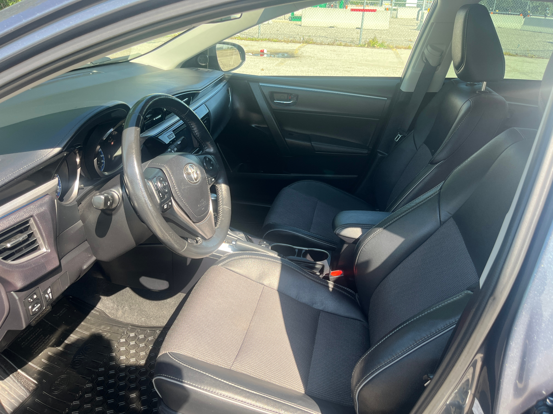 Used 2014 Toyota Corolla Sport in Gray for sale at B&P Auto Sales in Toronto & GTA — photo 10 of 21