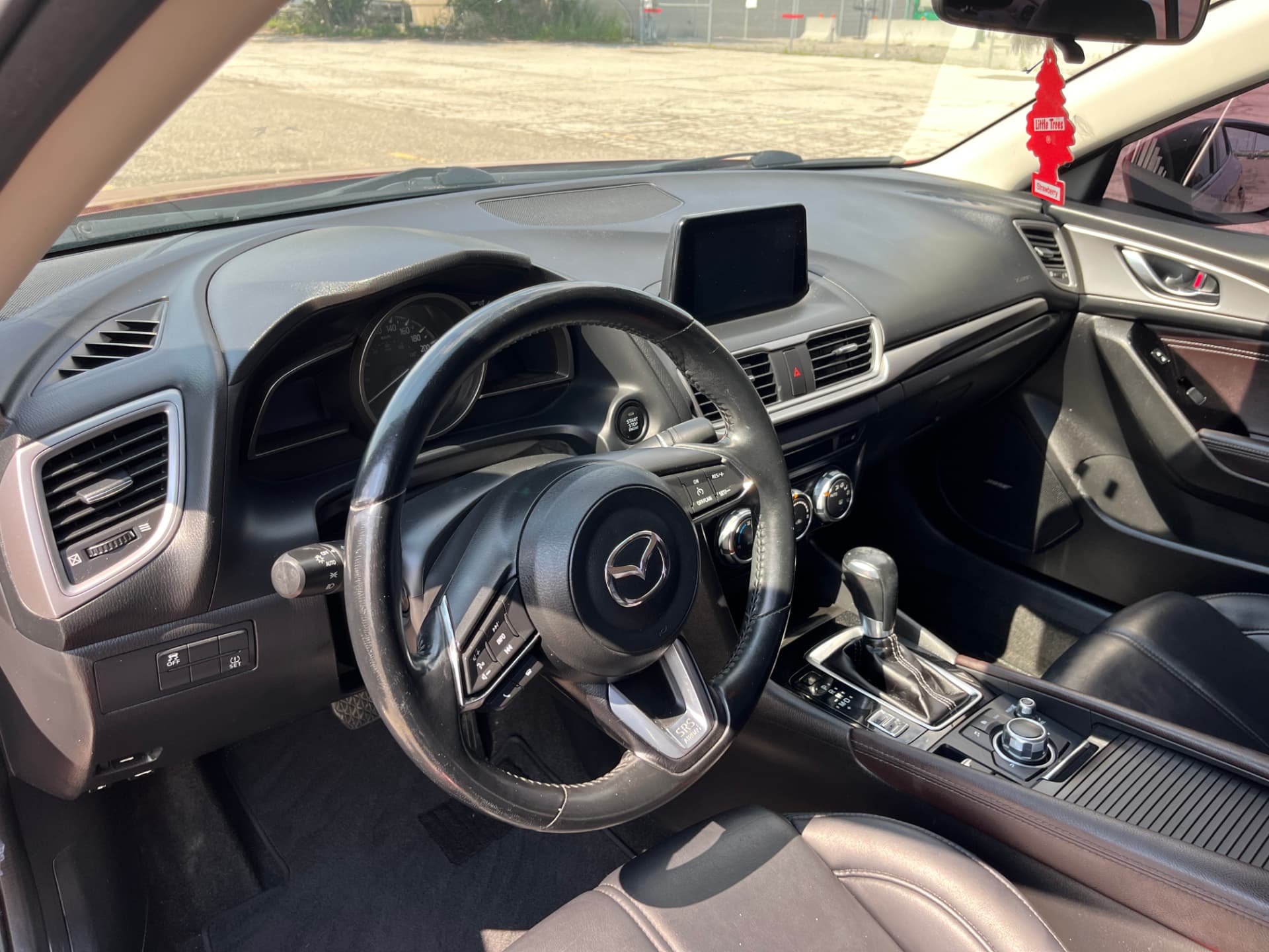 Used 2018 Mazda Mazda 3 SE in Red for sale at B&P Auto Sales in Toronto & GTA — photo 13 of 24
