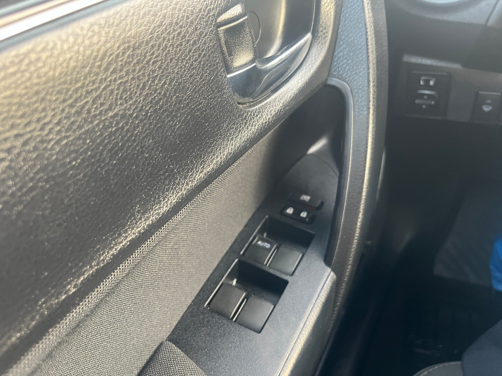 Used 2017 Toyota Corolla LE in Black for sale at B&P Auto Sales in Toronto & GTA — photo 21 of 24