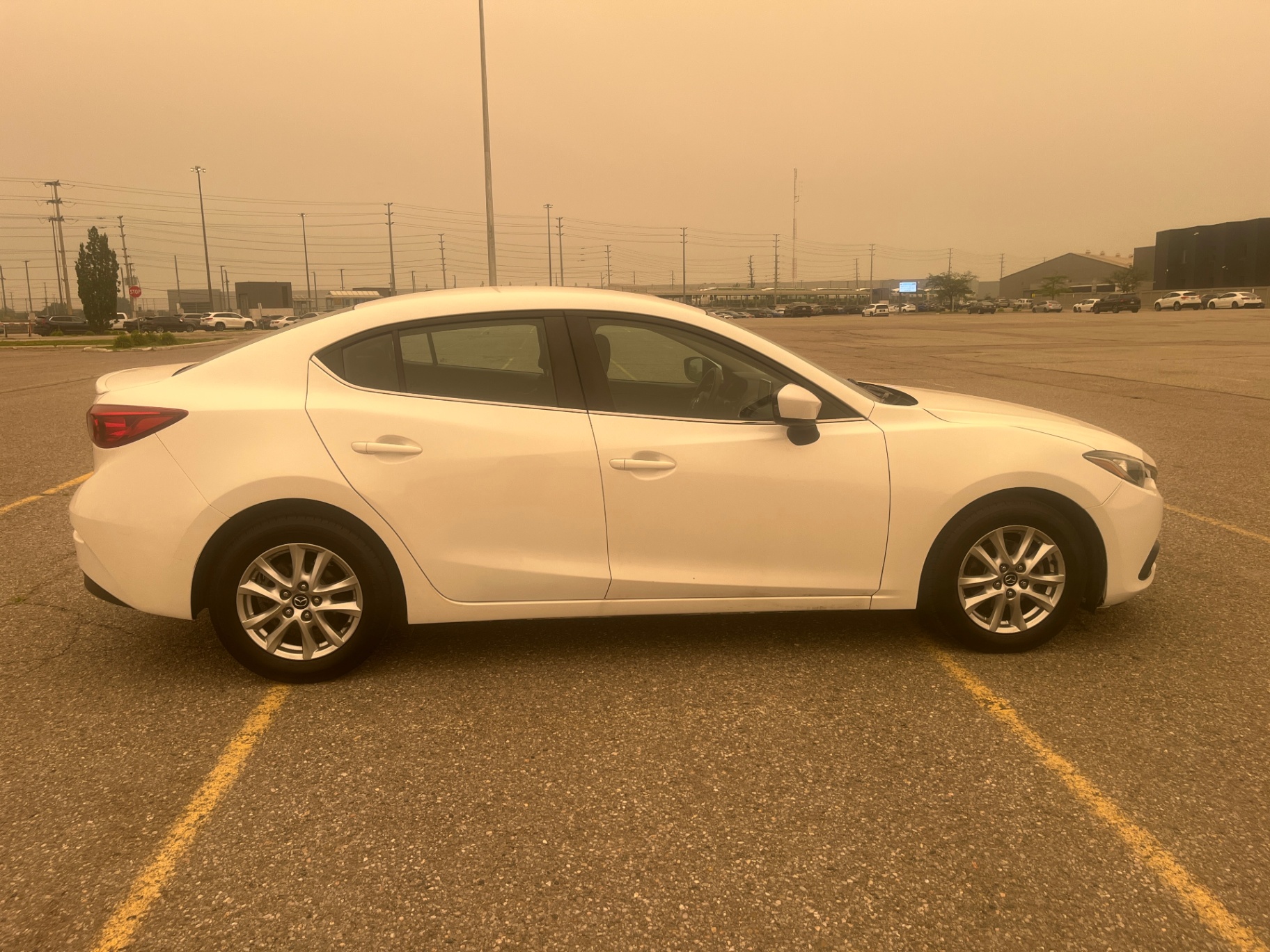 Used 2015 Mazda 3 GS-SKY in White for sale at B&P Auto Sales in Toronto & GTA — photo 6 of 25