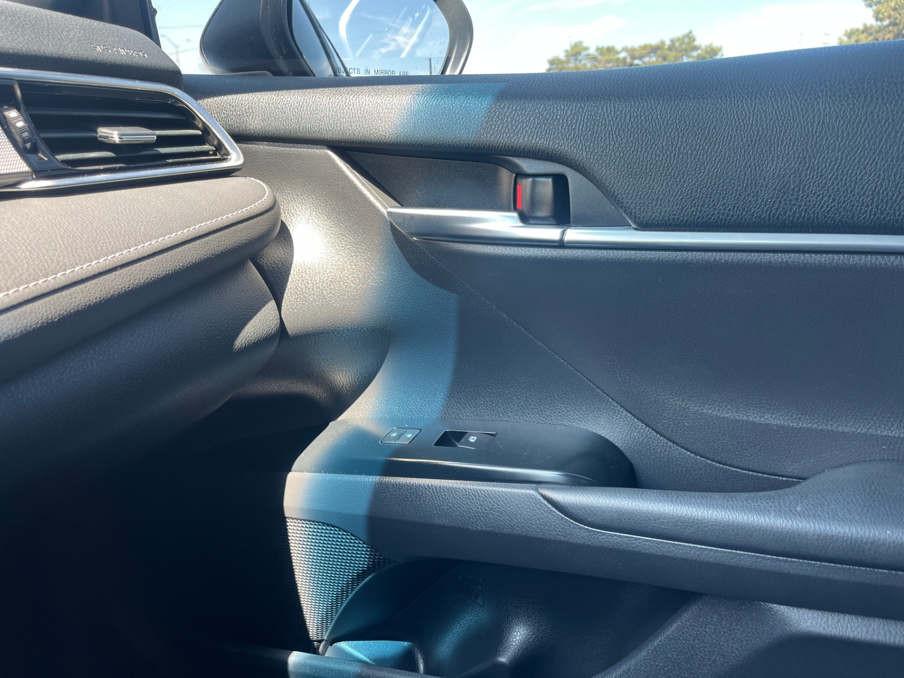 Used 2018 Toyota Camry SE in Gray for sale at B&P Auto Sales in Toronto & GTA — photo 22 of 24