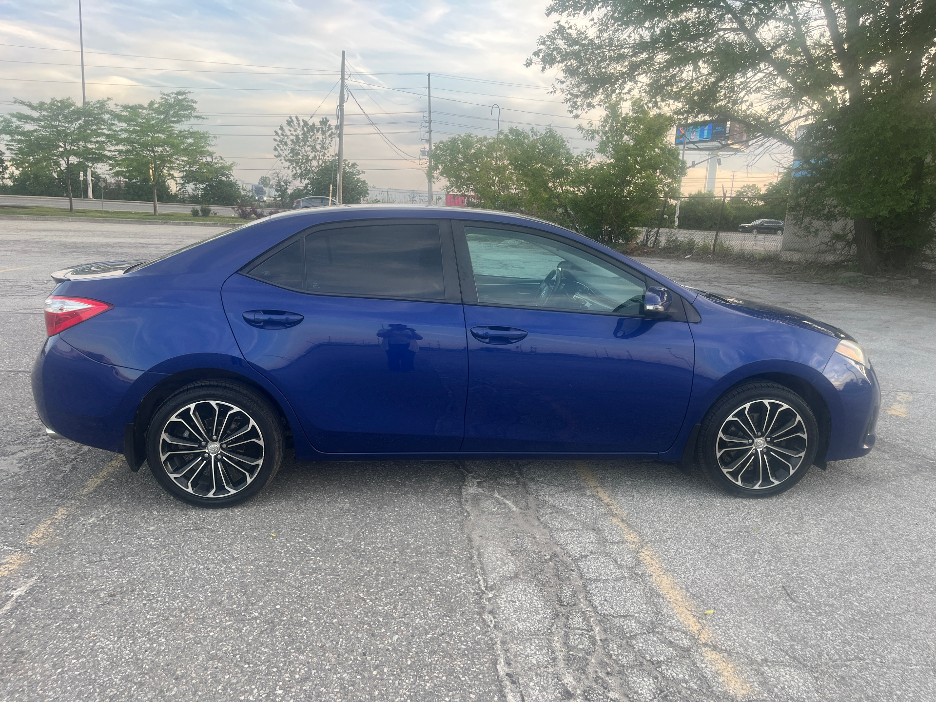 Used 2015 Toyota Corolla Sport in Blue for sale at B&P Auto Sales in Toronto & GTA — photo 5 of 25