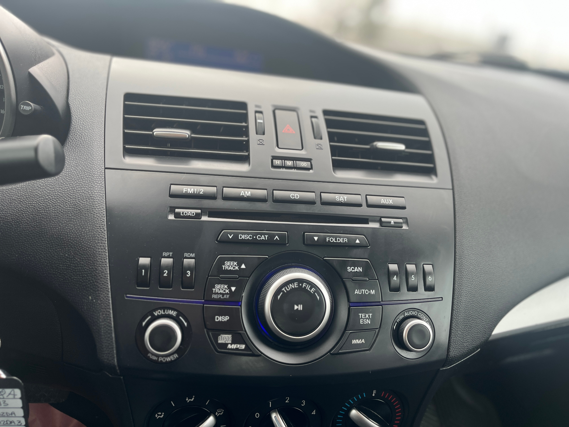 Used 2013 Mazda 3 GS in Dark Gray for sale at B&P Auto Sales in Toronto & GTA — photo 12 of 21