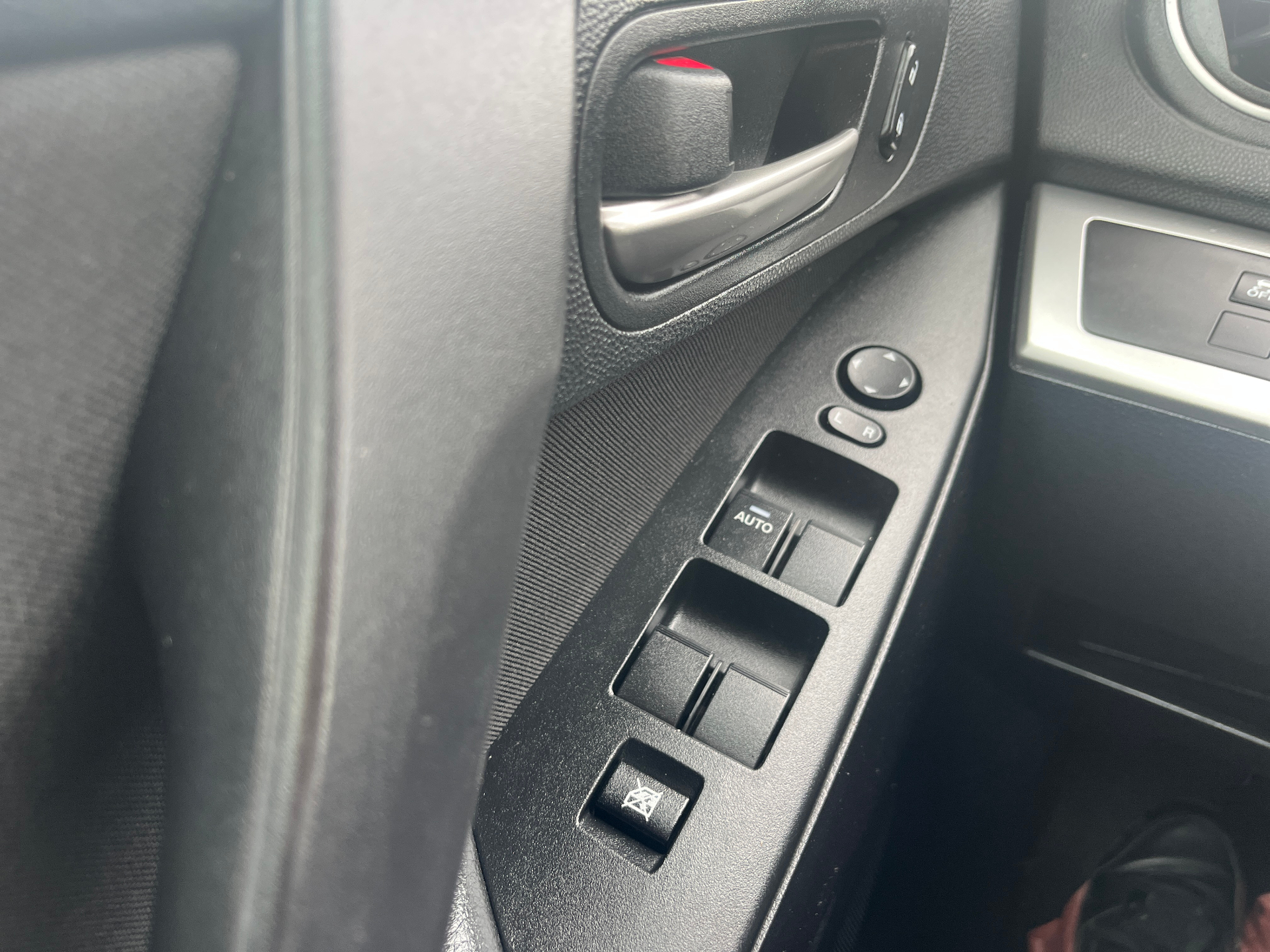 Used 2013 Mazda 3 GS in Dark Gray for sale at B&P Auto Sales in Toronto & GTA — photo 20 of 21