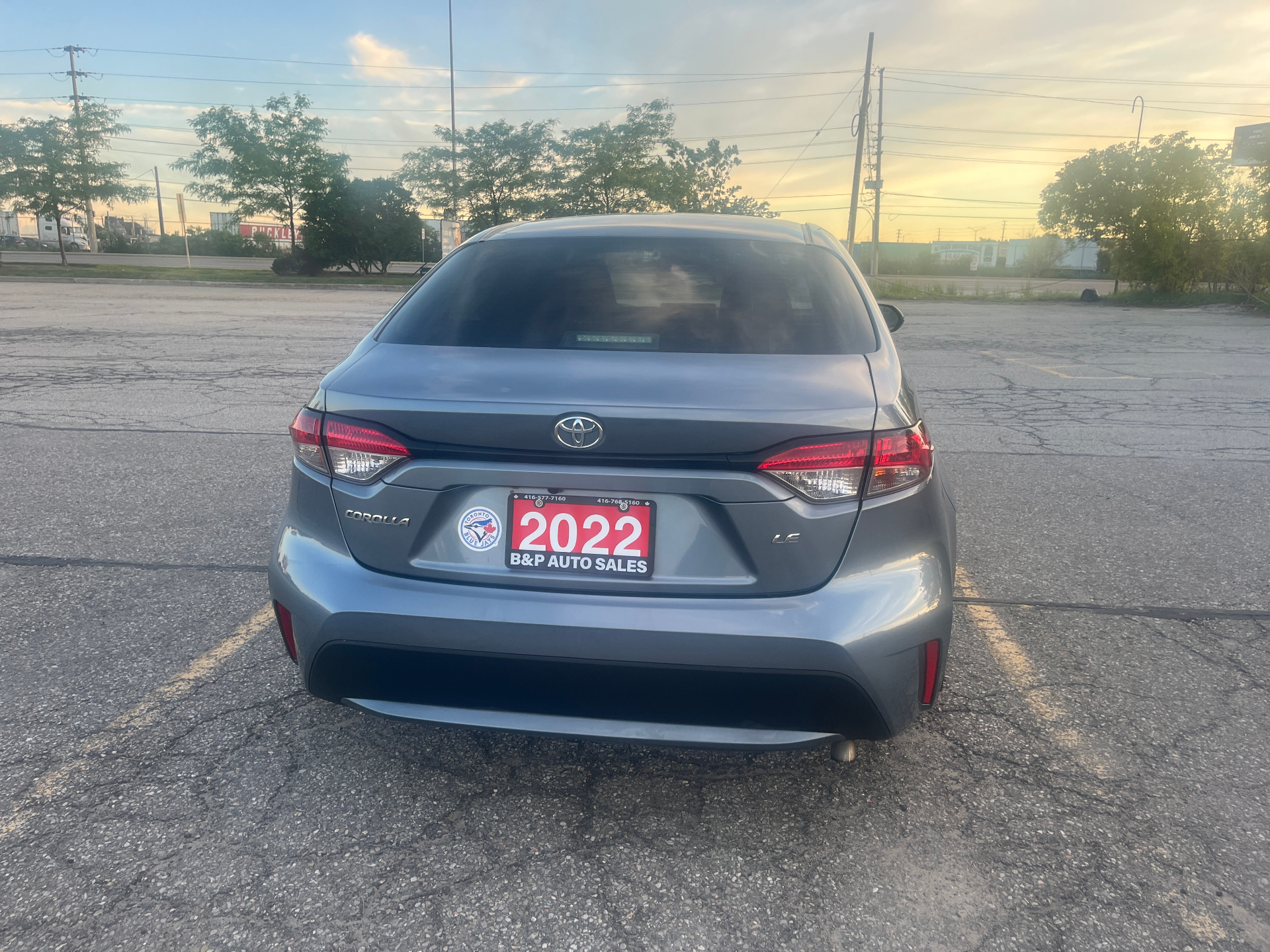 Used 2022 Toyota Corolla LE in Gray for sale at B&P Auto Sales in Toronto & GTA — photo 6 of 23