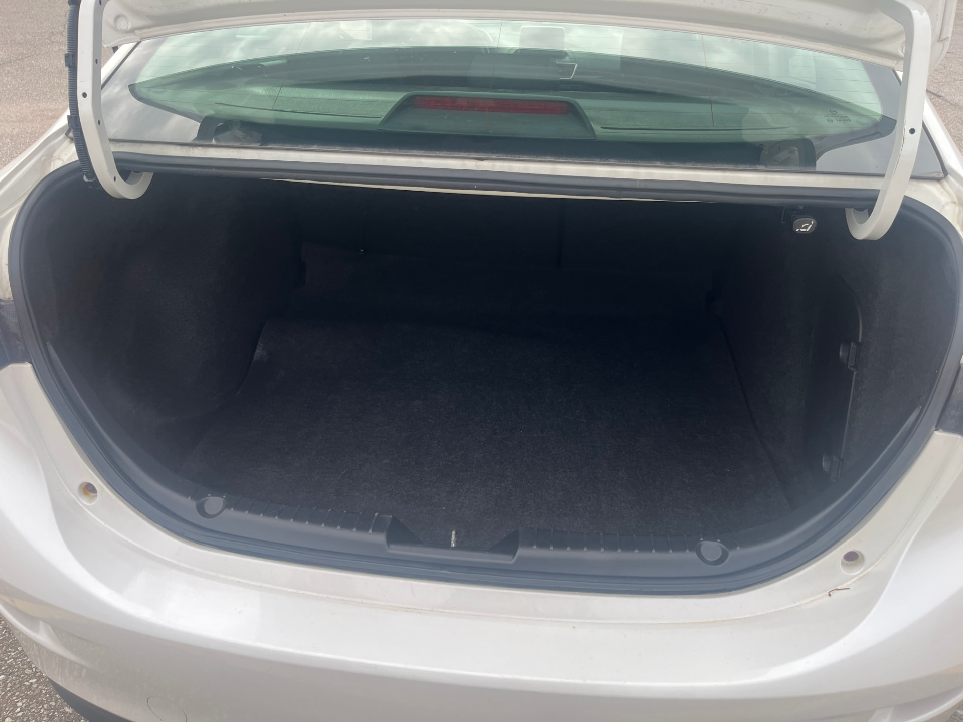 Used 2015 Mazda 3 GS-SKY in White for sale at B&P Auto Sales in Toronto & GTA — photo 22 of 26