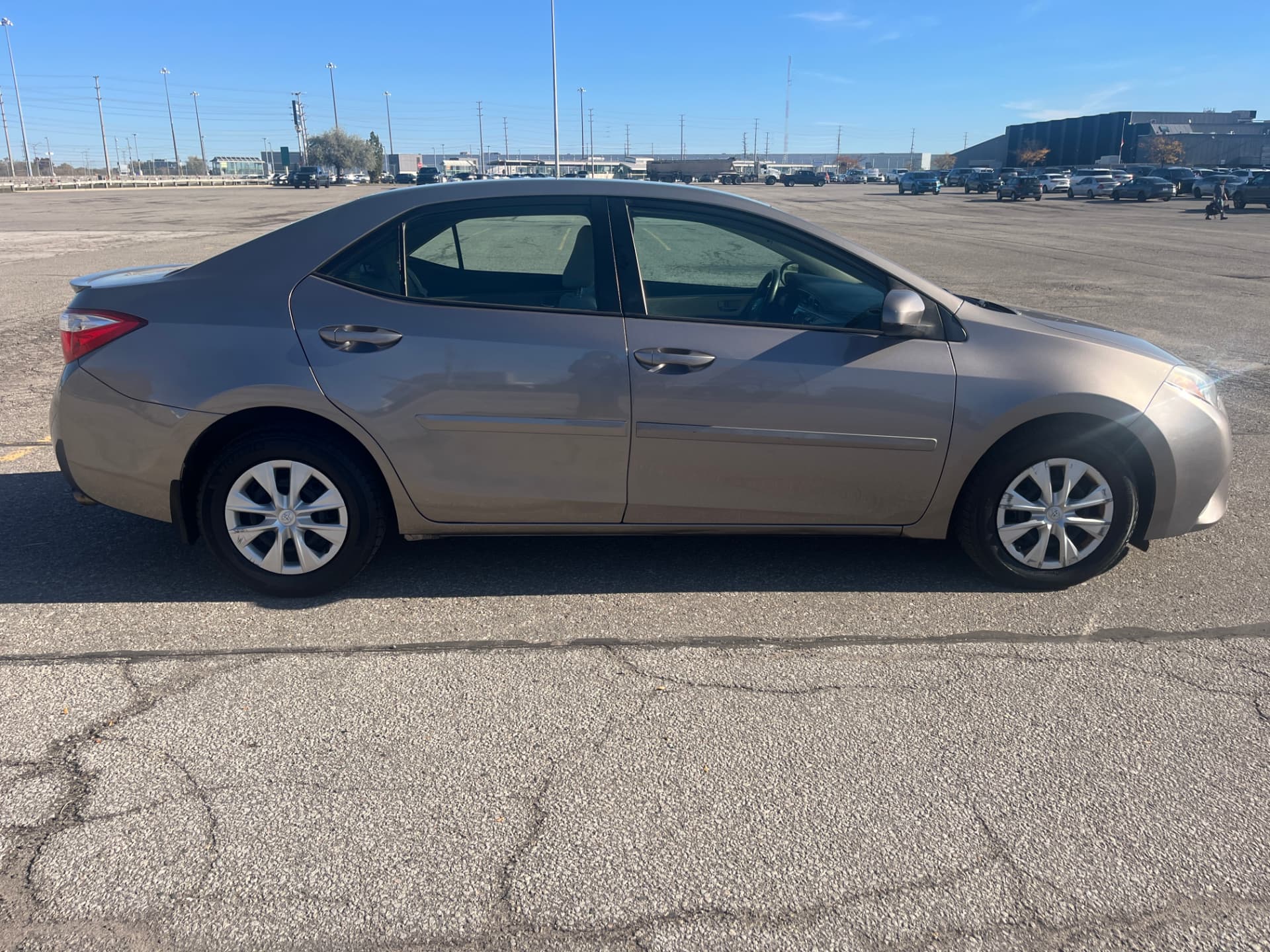 Used 2014 Toyota Corolla LE ECO in Brown for sale at B&P Auto Sales in Toronto & GTA — photo 6 of 23
