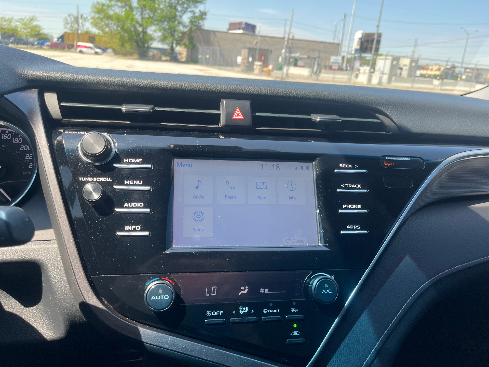 Used 2018 Toyota Camry SE in Gray for sale at B&P Auto Sales in Toronto & GTA — photo 15 of 24