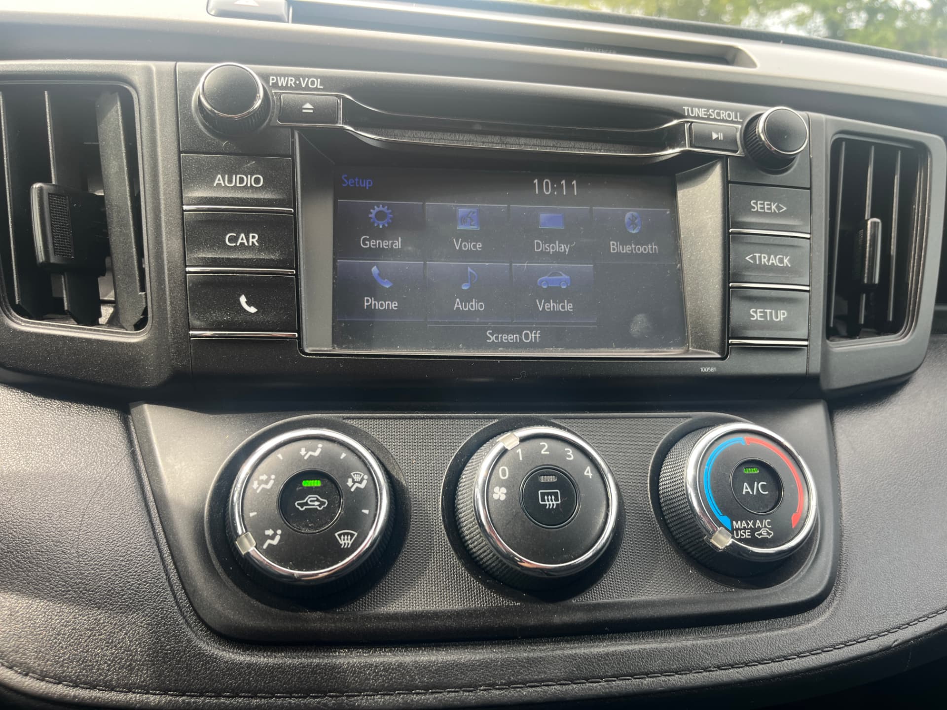Used 2016 Toyota RAV4 LE in White for sale at B&P Auto Sales in Toronto & GTA — photo 13 of 24