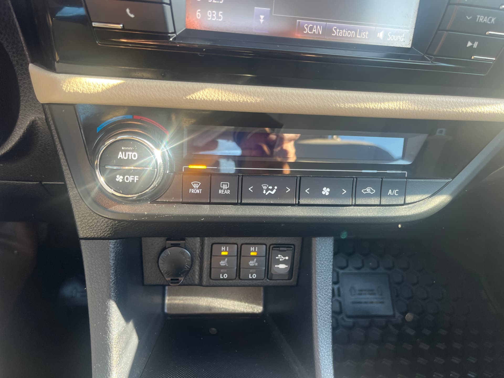 Used 2014 Toyota Corolla LE ECO in Brown for sale at B&P Auto Sales in Toronto & GTA — photo 15 of 23