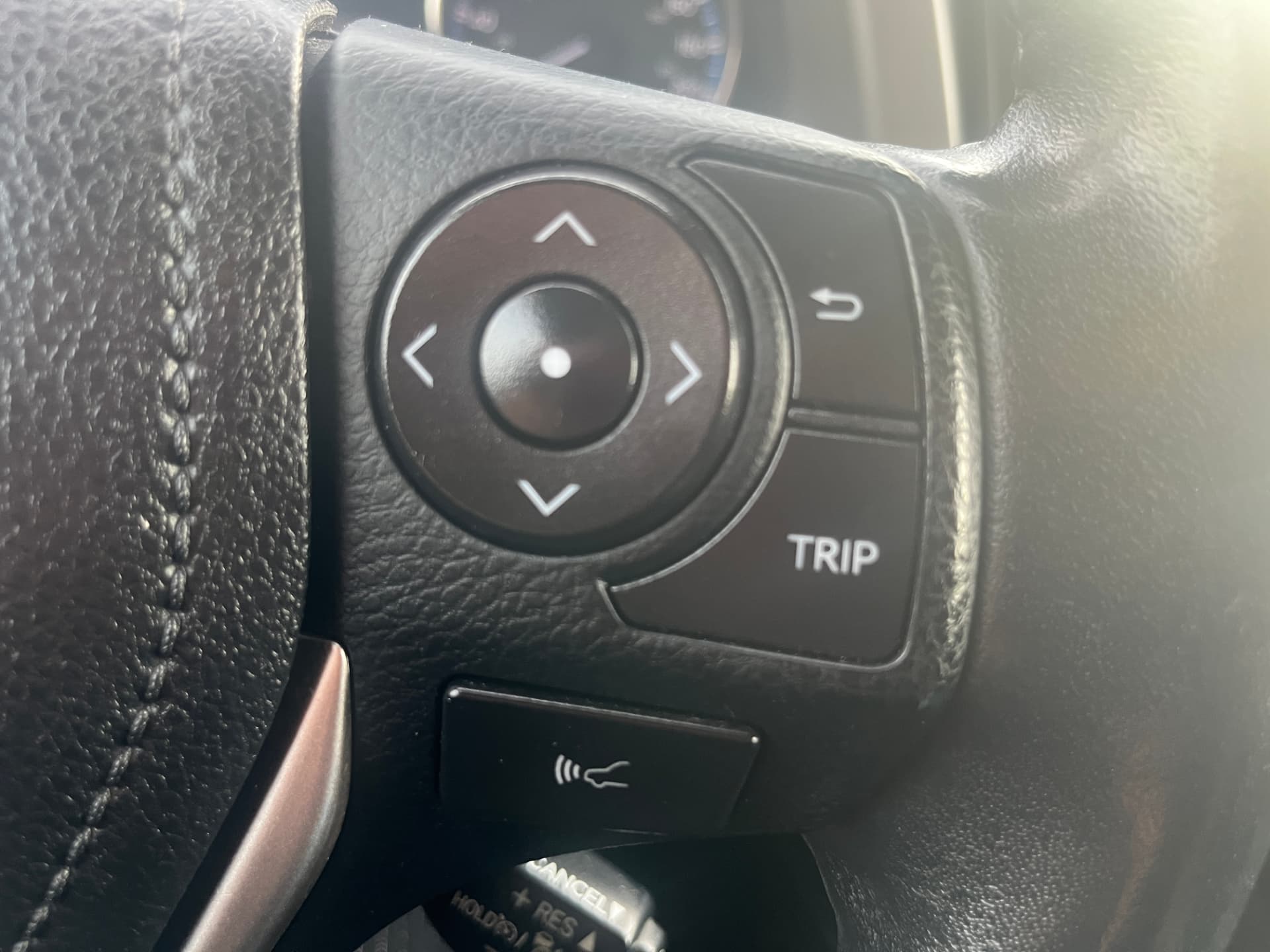 Used 2018 Toyota RAV4 XLE AWD in Gray for sale at B&P Auto Sales in Toronto & GTA — photo 11 of 25