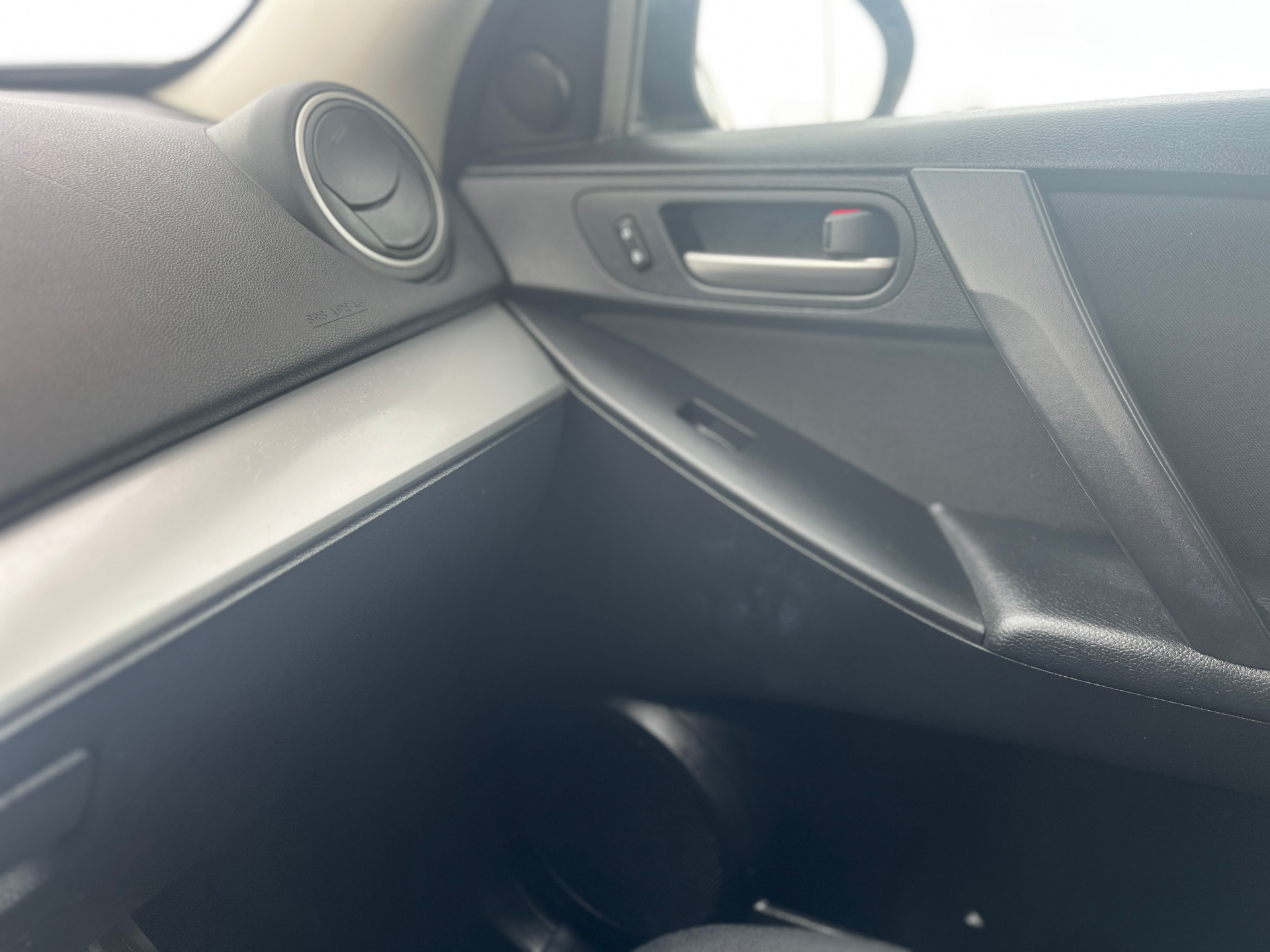 Used 2013 Mazda 3 GS in Dark Gray for sale at B&P Auto Sales in Toronto & GTA — photo 19 of 21