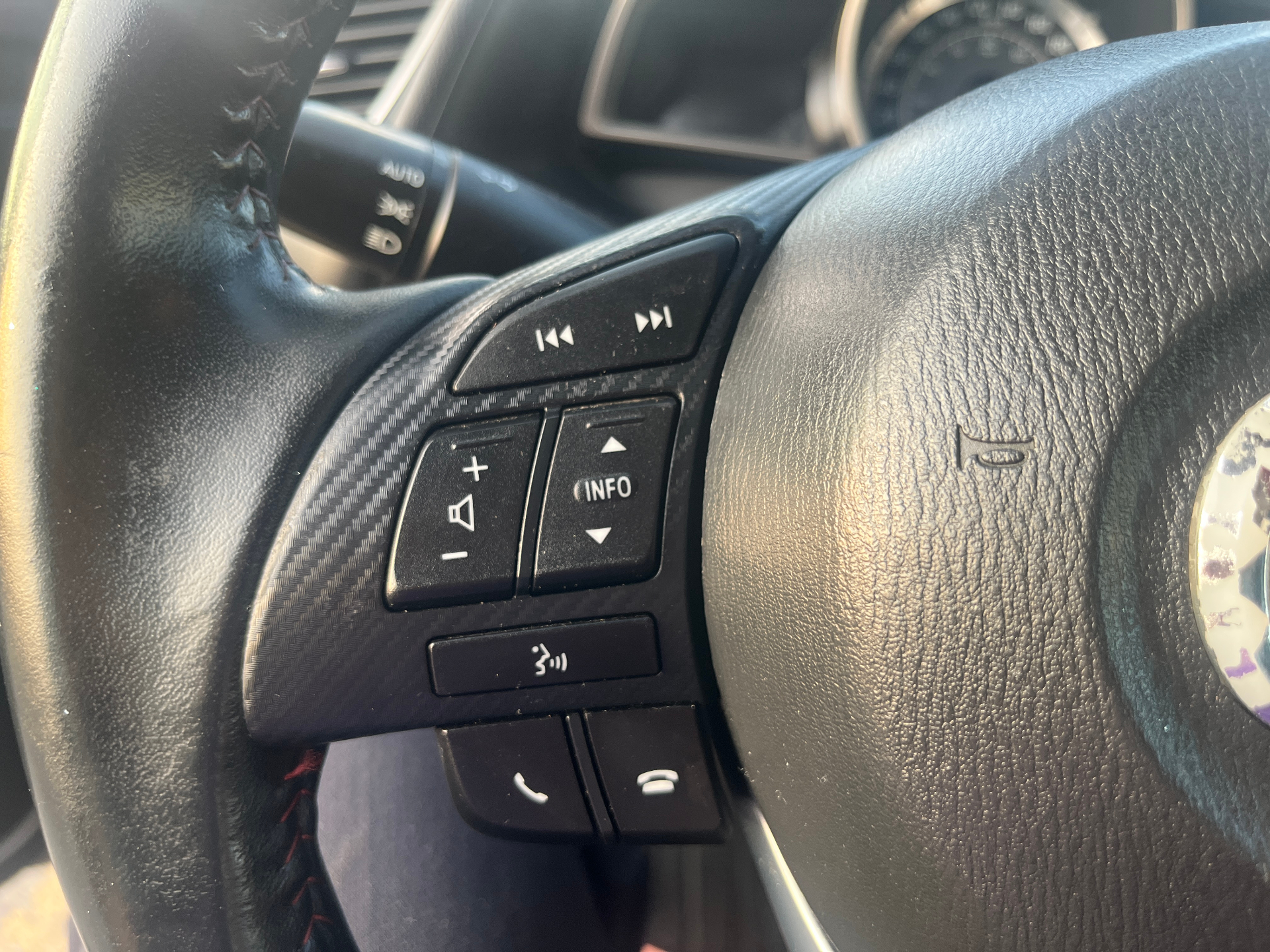 Used 2015 Mazda 3 GS-SKY HB SPORT in Brown for sale at B&P Auto Sales in Toronto & GTA — photo 14 of 25