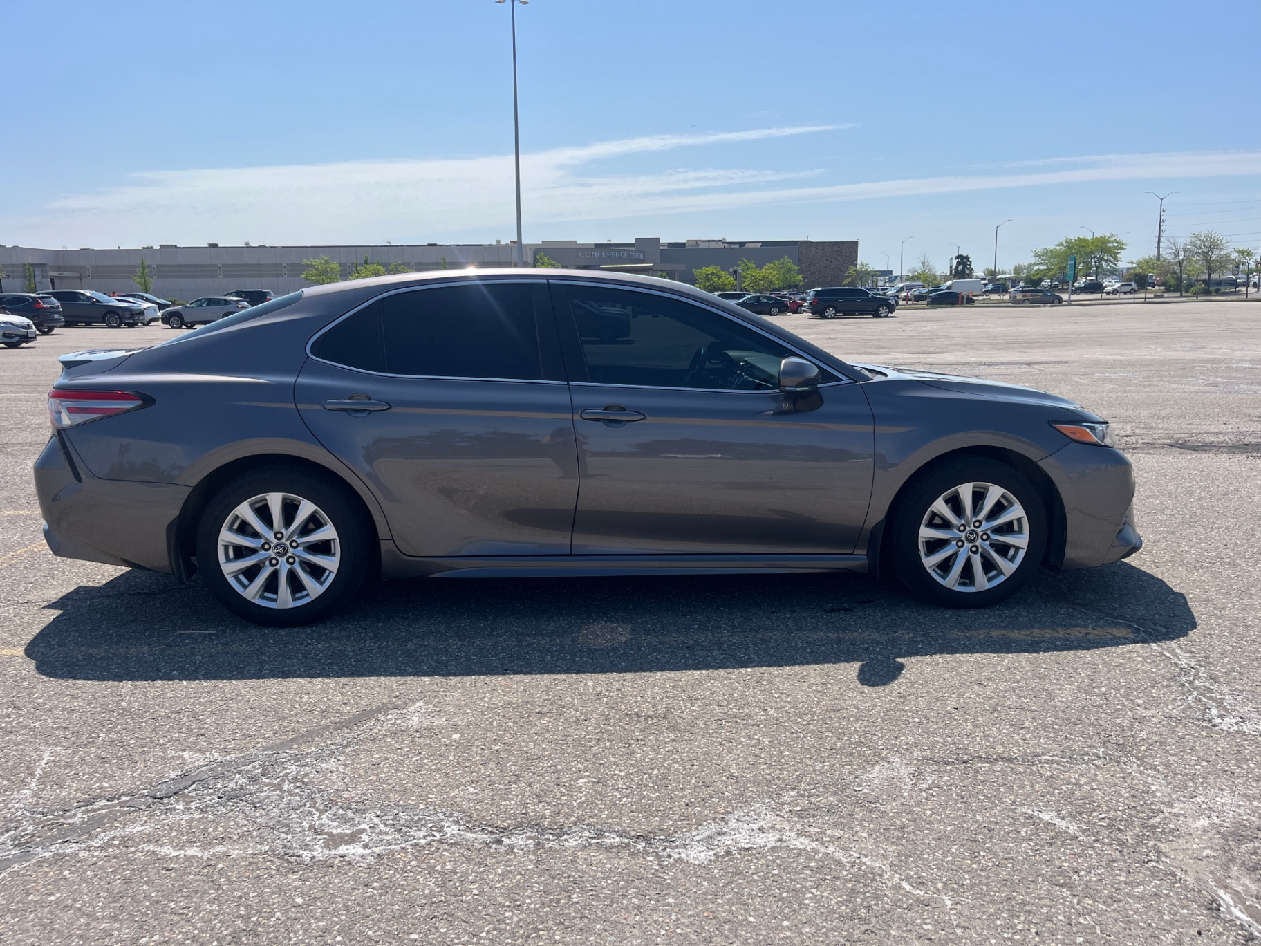 Used 2018 Toyota Camry SE in Gray for sale at B&P Auto Sales in Toronto & GTA — photo 6 of 24
