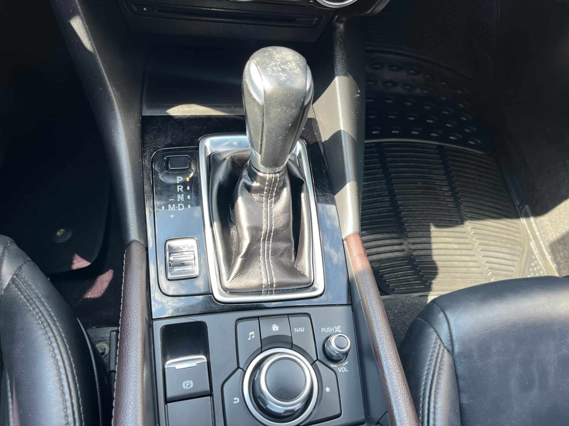 Used 2018 Mazda Mazda 3 SE in Red for sale at B&P Auto Sales in Toronto & GTA — photo 16 of 24