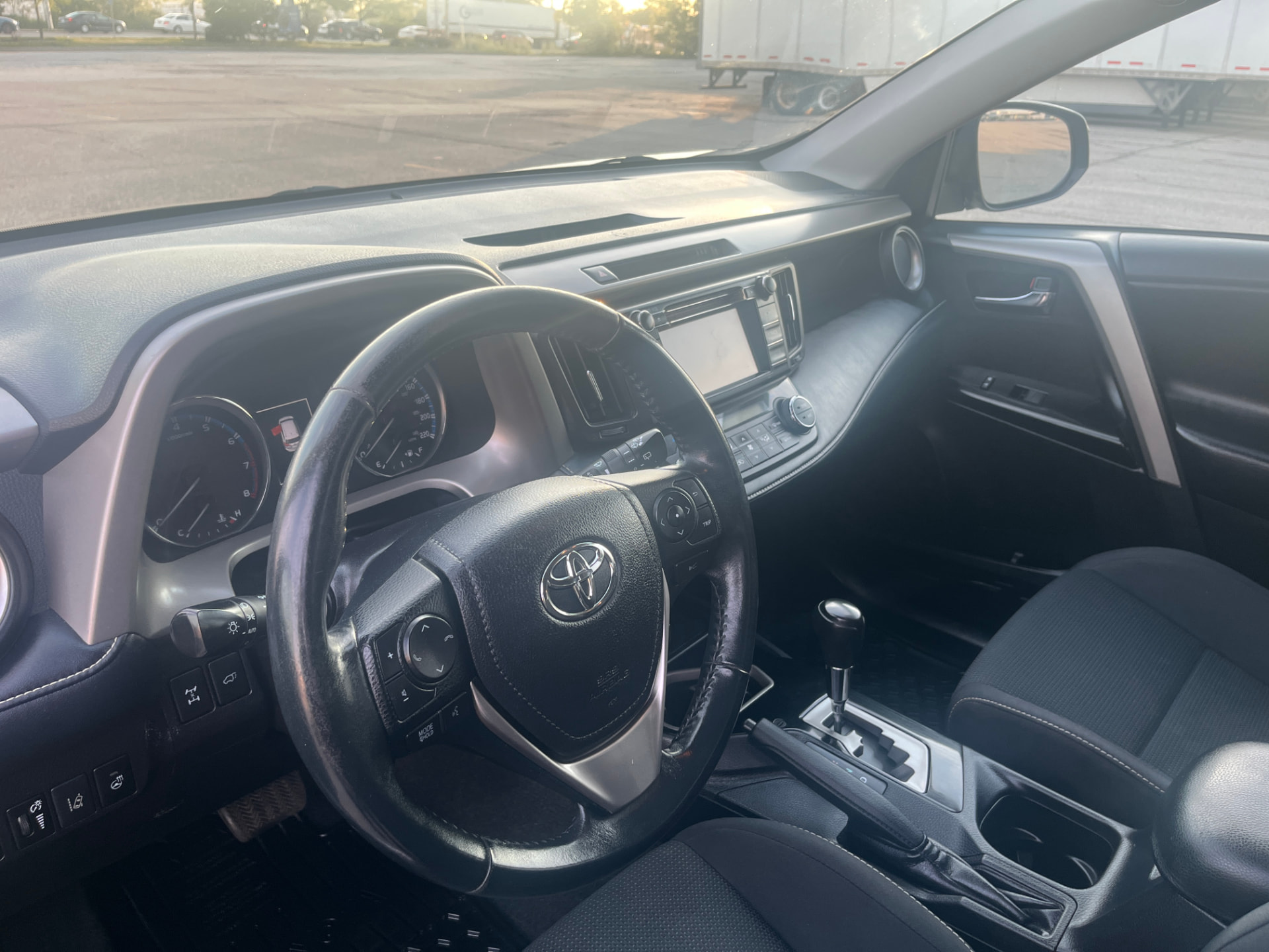 Used 2018 Toyota RAV4 XLE AWD in Gray for sale at B&P Auto Sales in Toronto & GTA — photo 13 of 25