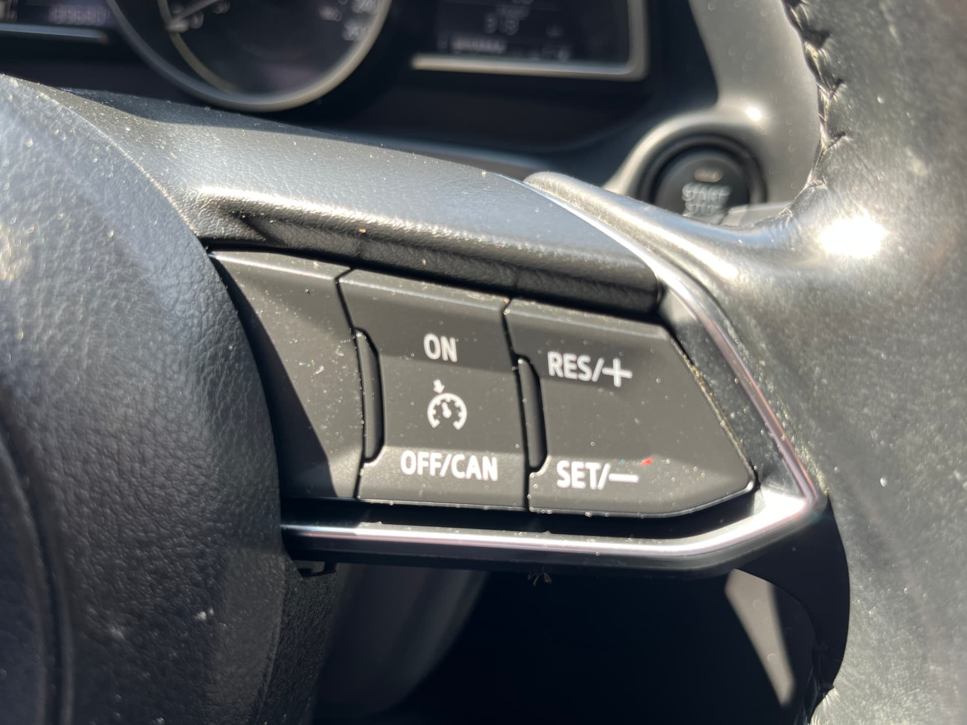 Used 2018 Mazda Mazda 3 SE in Red for sale at B&P Auto Sales in Toronto & GTA — photo 11 of 24