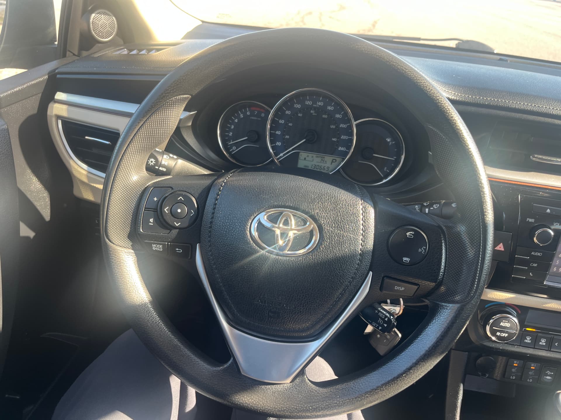 Used 2014 Toyota Corolla LE ECO in Brown for sale at B&P Auto Sales in Toronto & GTA — photo 10 of 23