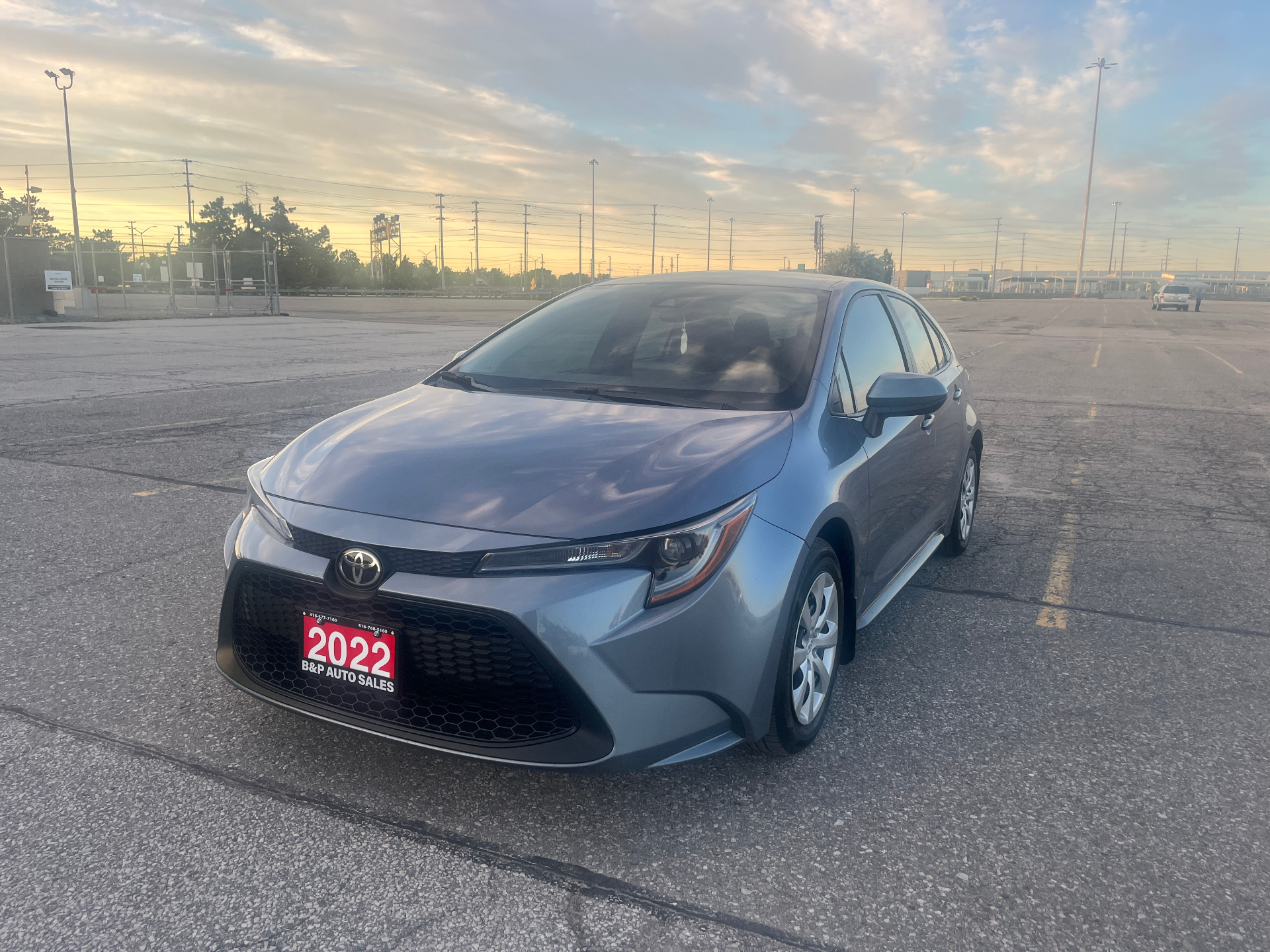Used 2022 Toyota Corolla LE in Gray for sale at B&P Auto Sales in Toronto & GTA — photo 2 of 23