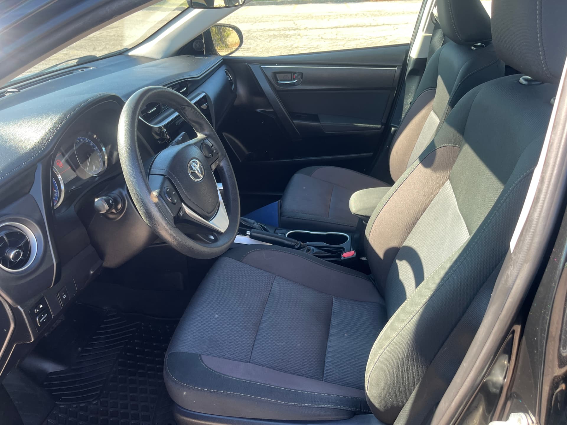 Used 2018 Toyota Corolla LE in Black for sale at B&P Auto Sales in Toronto & GTA — photo 18 of 24