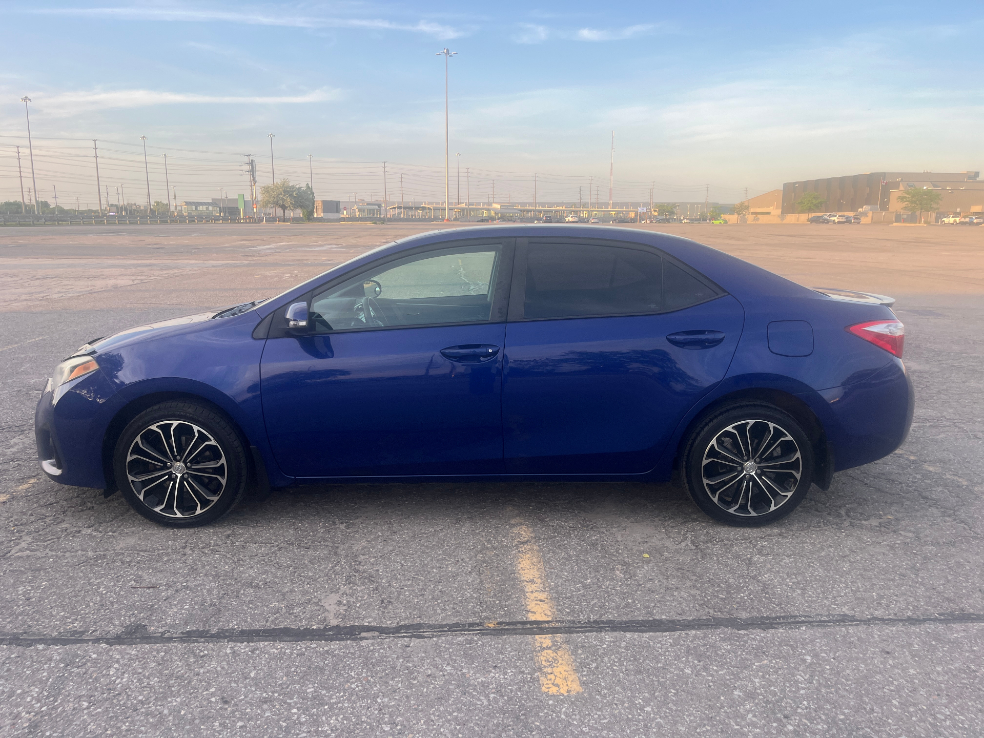 Used 2015 Toyota Corolla Sport in Blue for sale at B&P Auto Sales in Toronto & GTA — photo 4 of 25