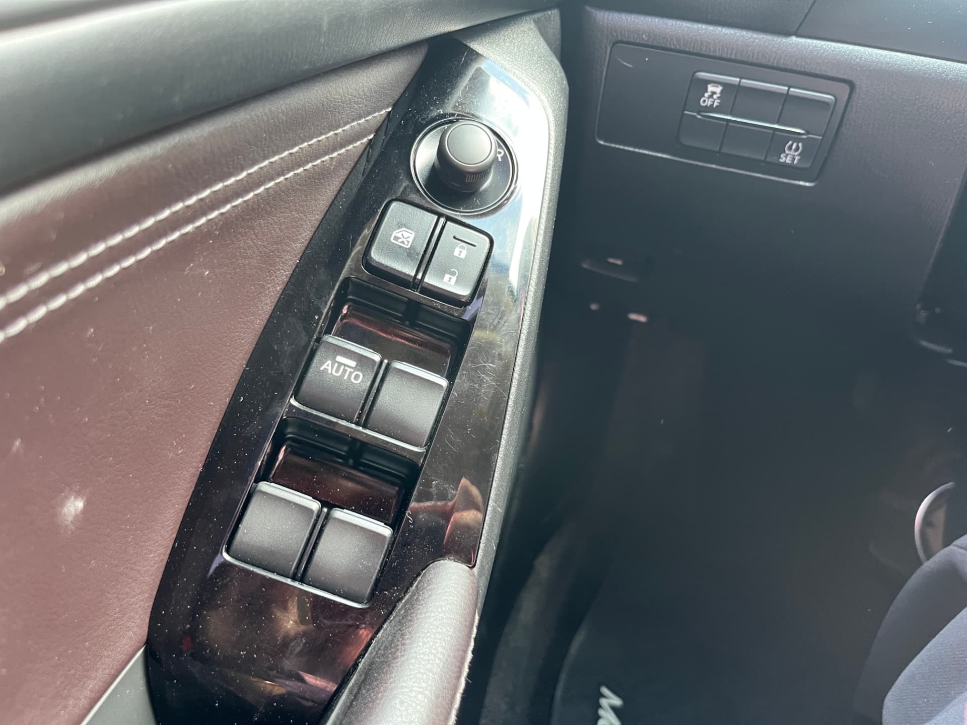 Used 2018 Mazda Mazda 3 SE in Red for sale at B&P Auto Sales in Toronto & GTA — photo 23 of 24