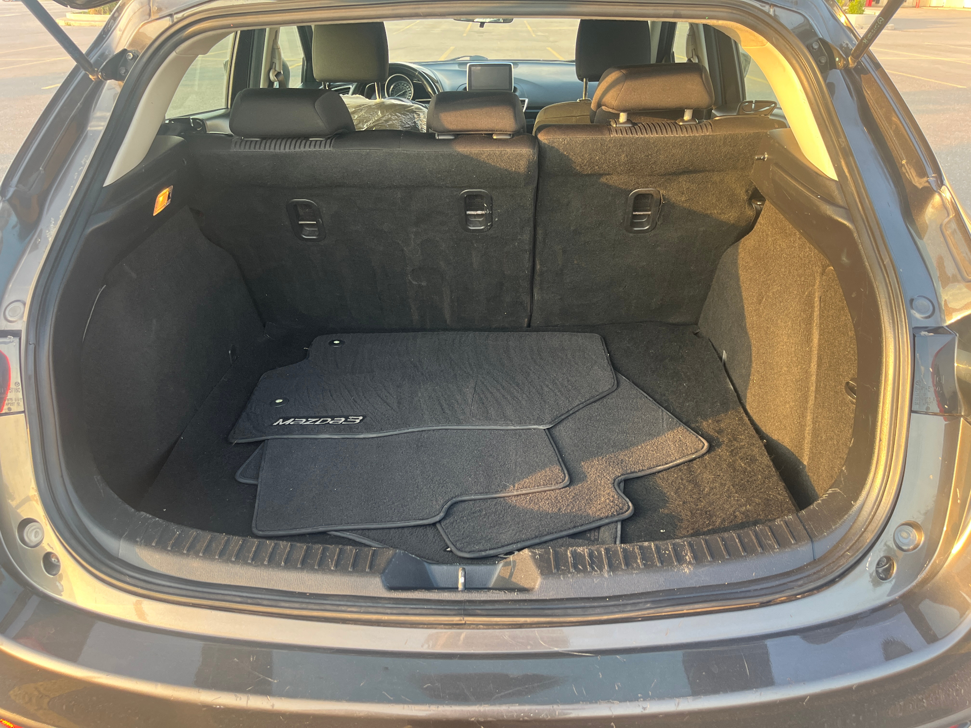 Used 2015 Mazda 3 GS-SKY HB SPORT in Brown for sale at B&P Auto Sales in Toronto & GTA — photo 6 of 25