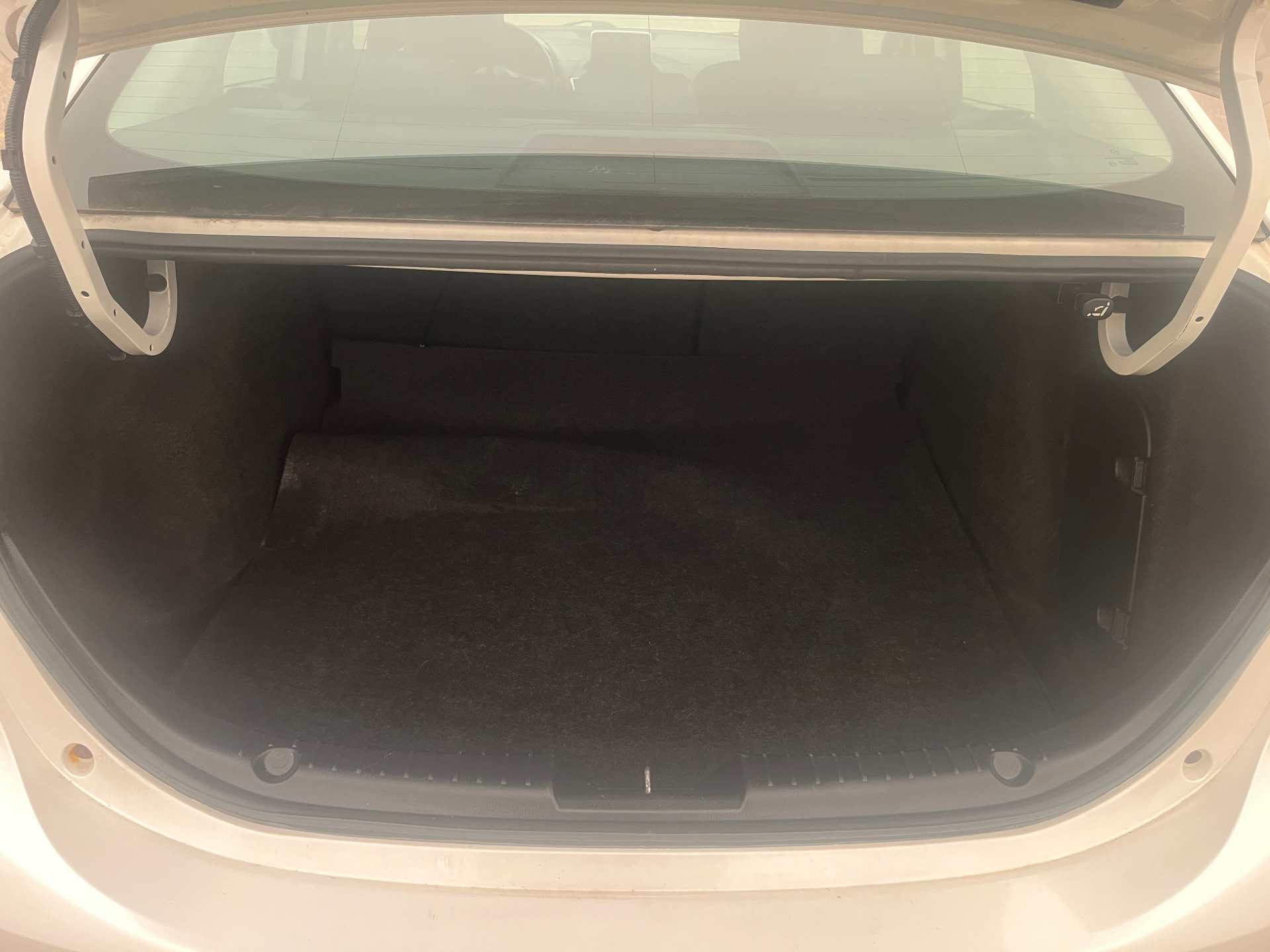 Used 2015 Mazda 3 GS-SKY in White for sale at B&P Auto Sales in Toronto & GTA — photo 19 of 25