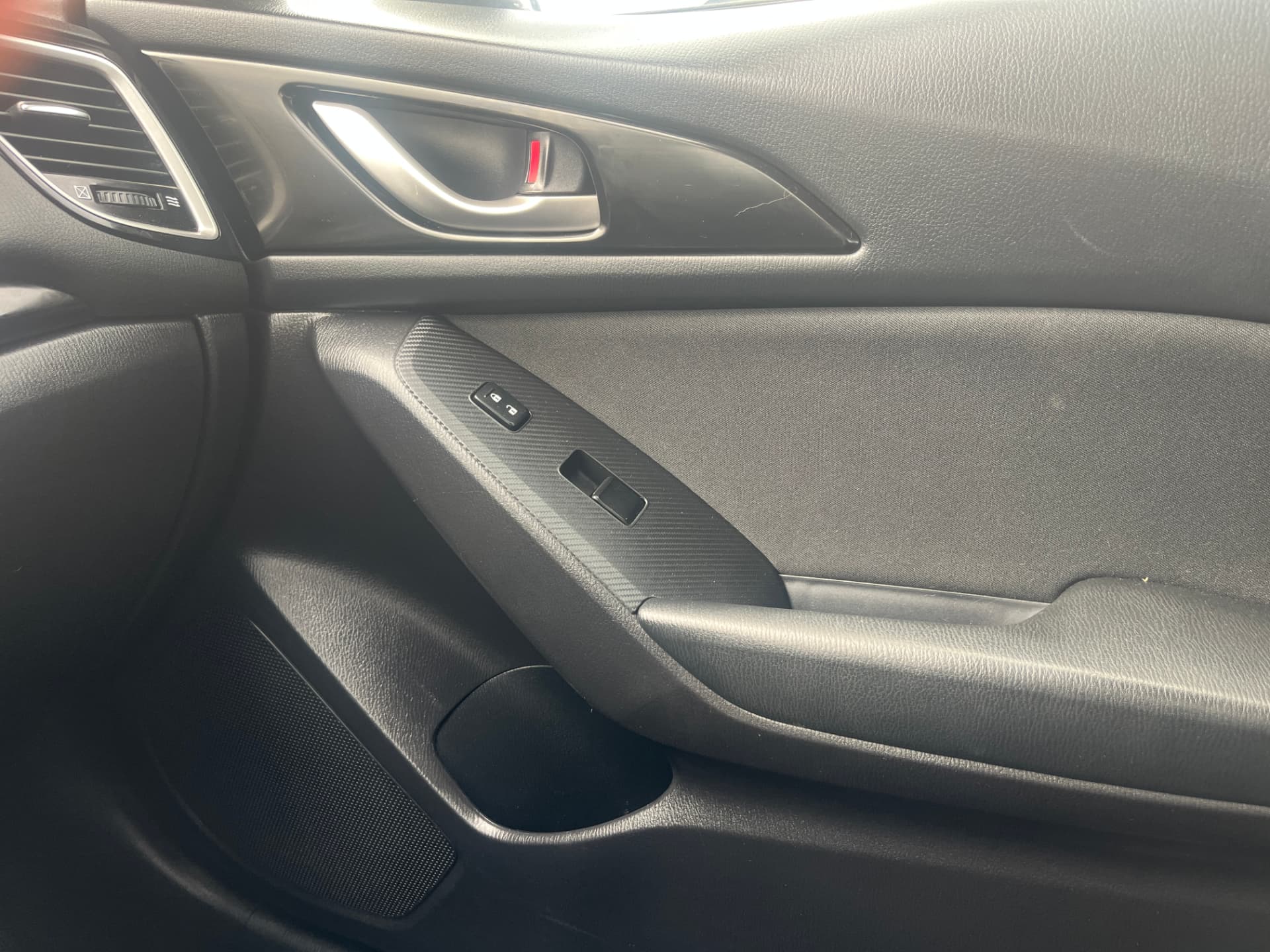 Used 2015 Mazda 3 GS-SKY in White for sale at B&P Auto Sales in Toronto & GTA — photo 25 of 26