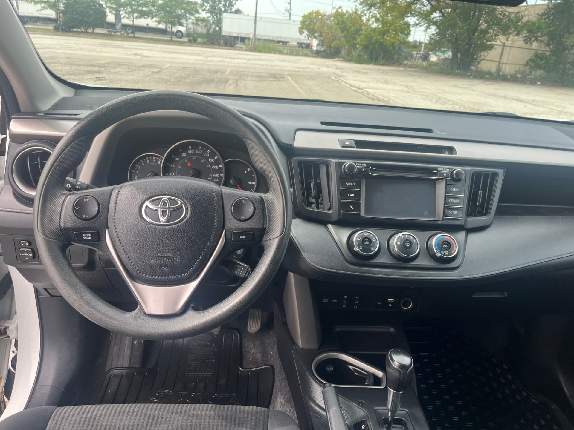 Used 2016 Toyota RAV4 LE in White for sale at B&P Auto Sales in Toronto & GTA — photo 7 of 24